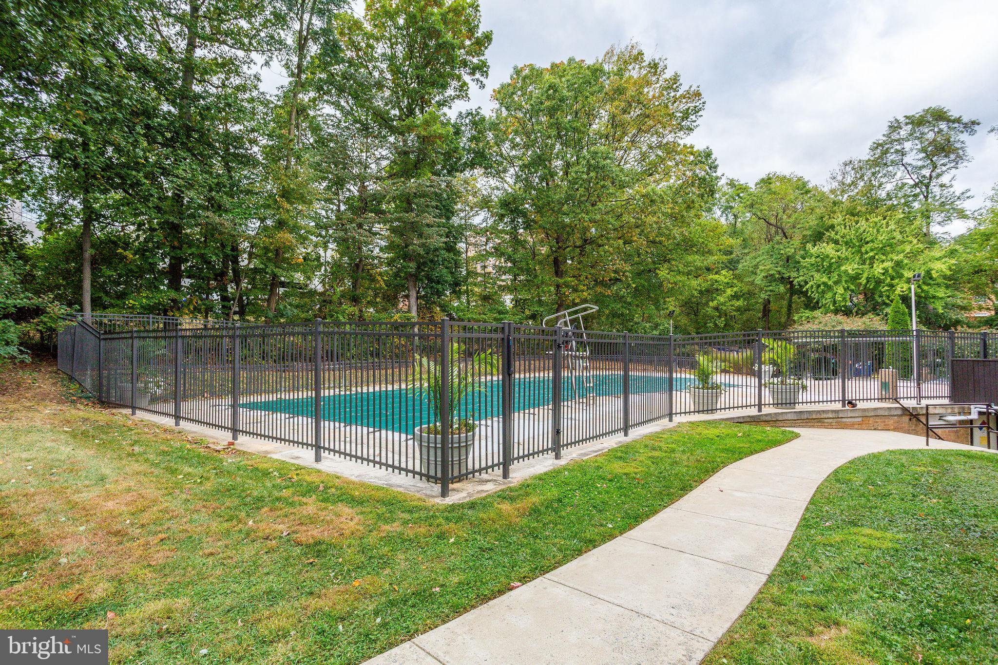 MCLEAN HILLS - Residential