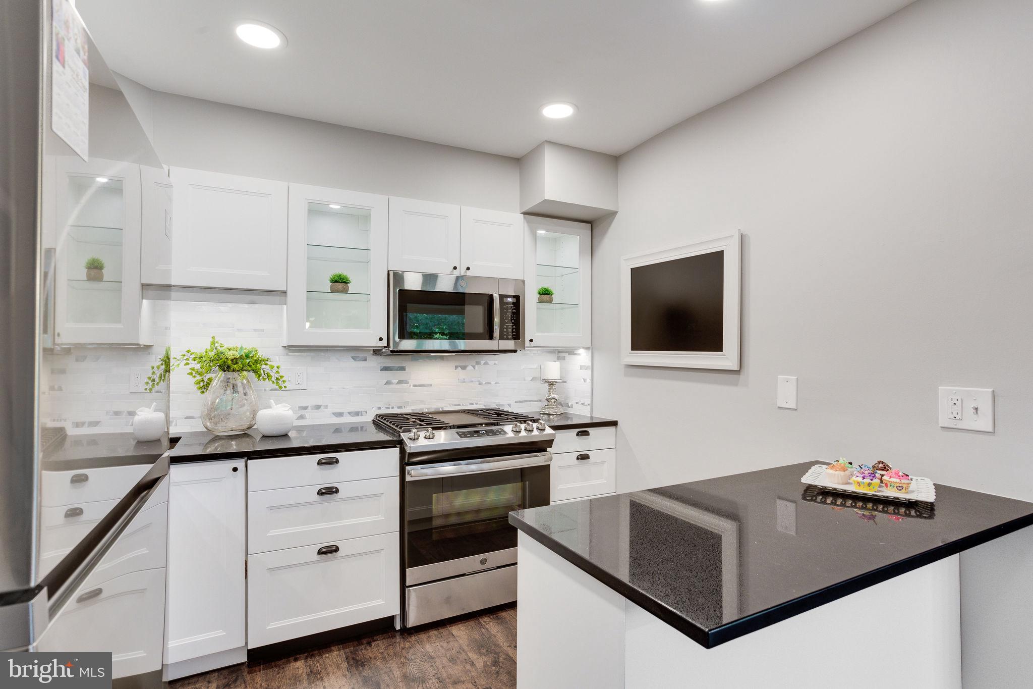 MCLEAN HILLS - Residential