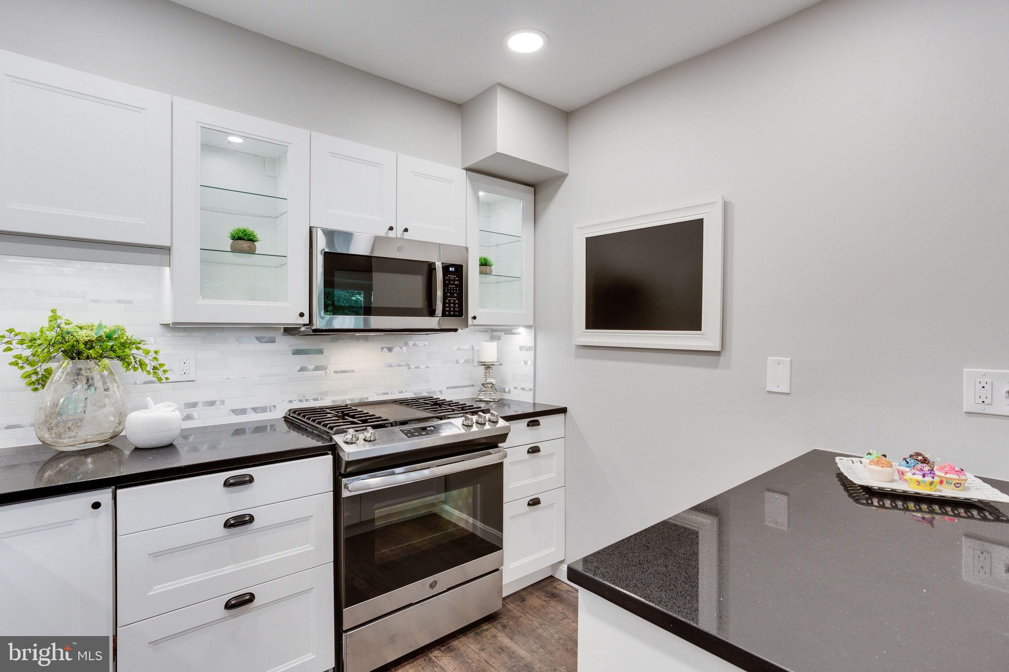 MCLEAN HILLS - Residential