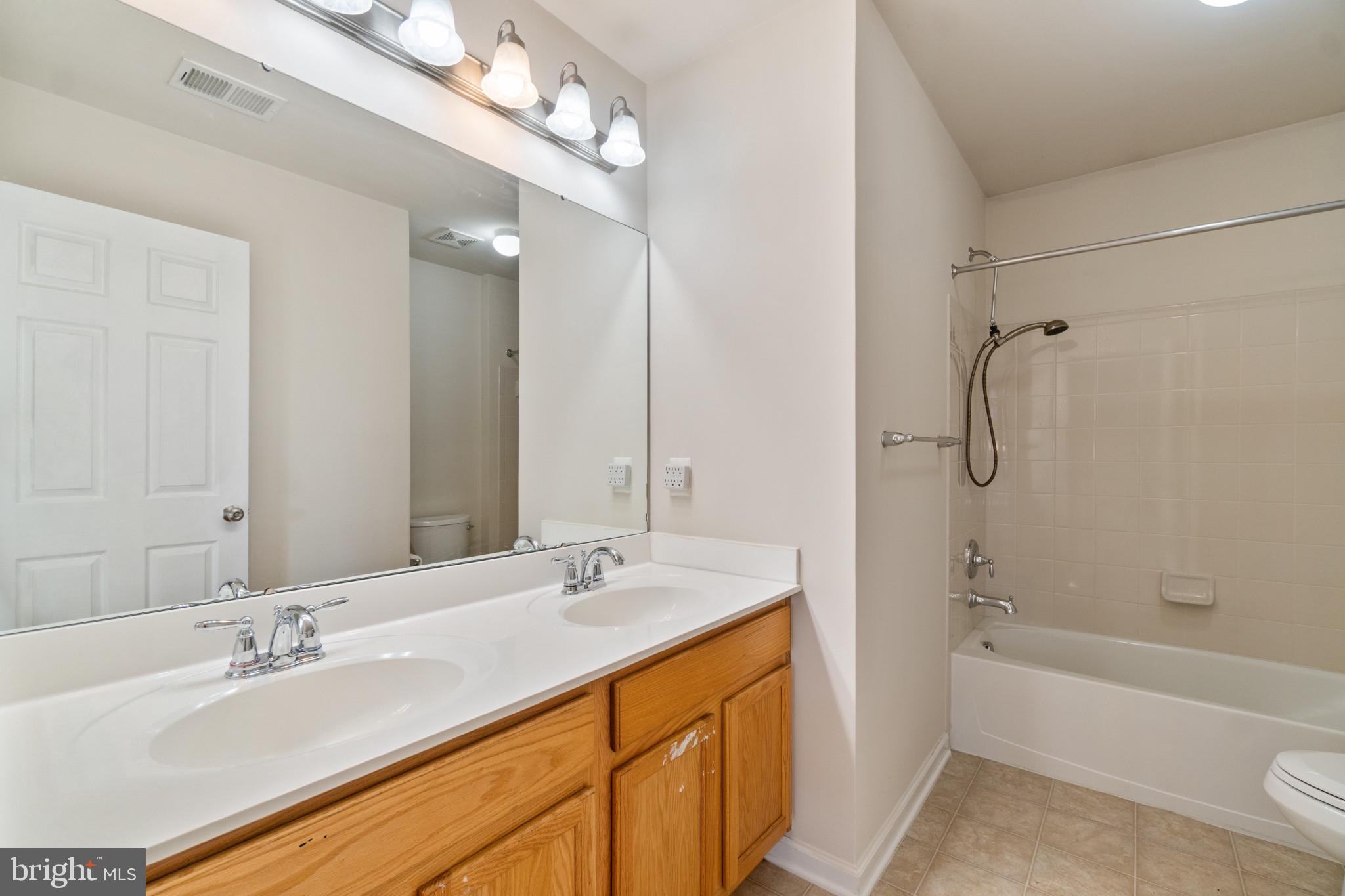 OAK CREEK CLUB - Residential