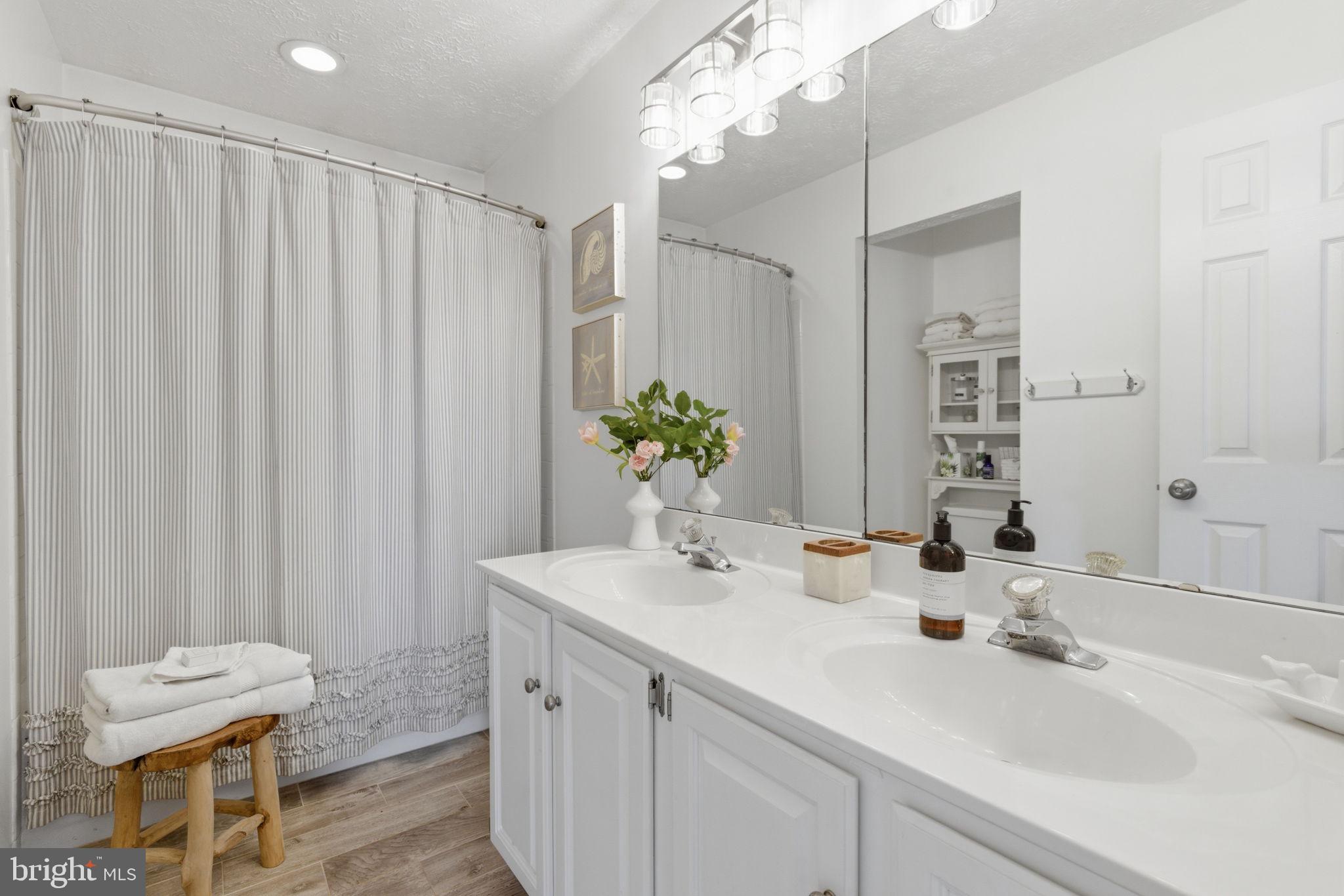 KINGS CHARTER - Residential