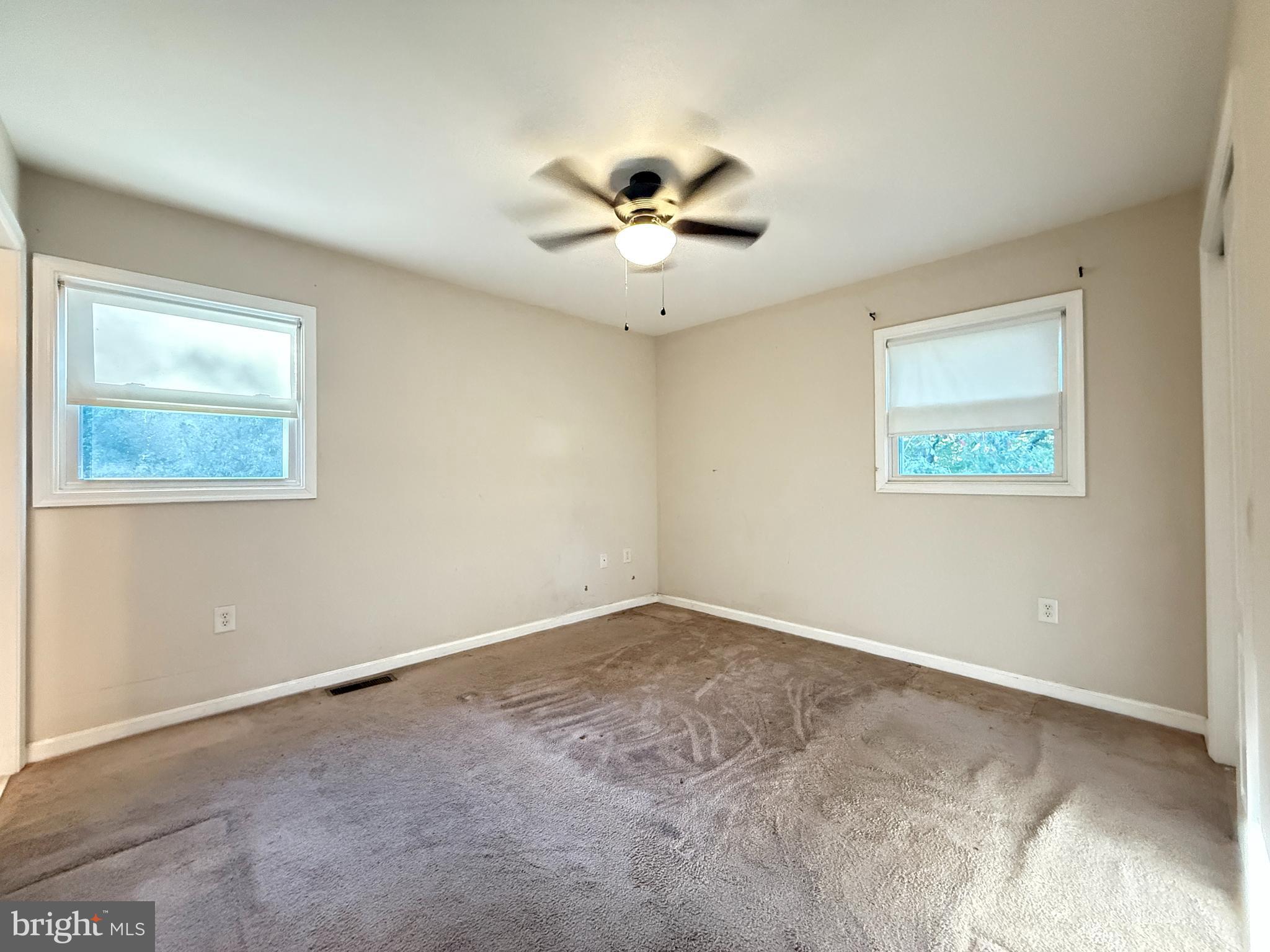 COUNTRY LAKES - Residential