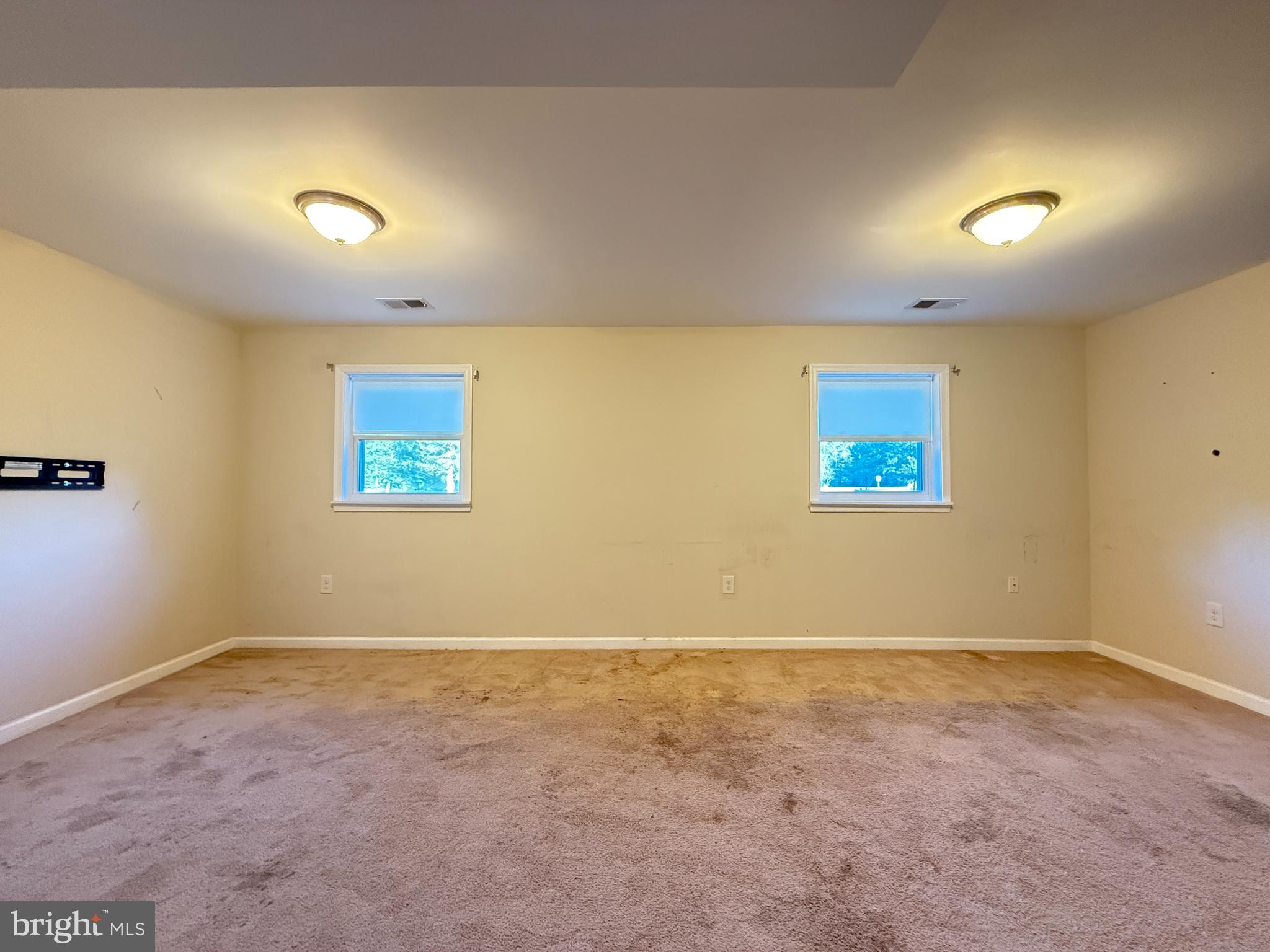 COUNTRY LAKES - Residential