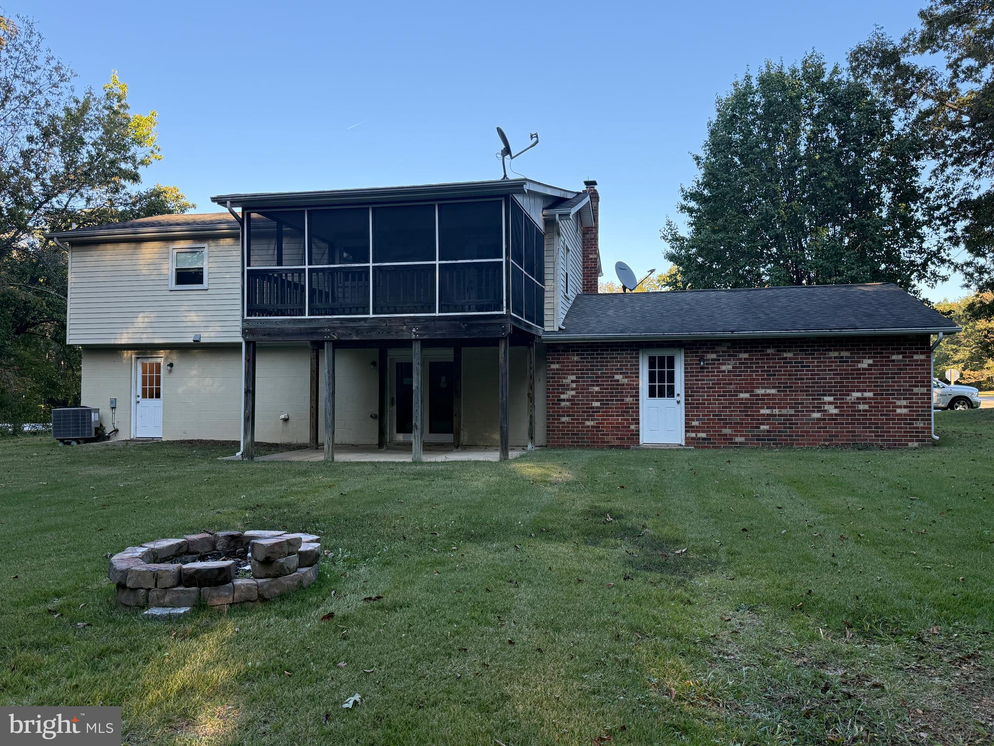 COUNTRY LAKES - Residential