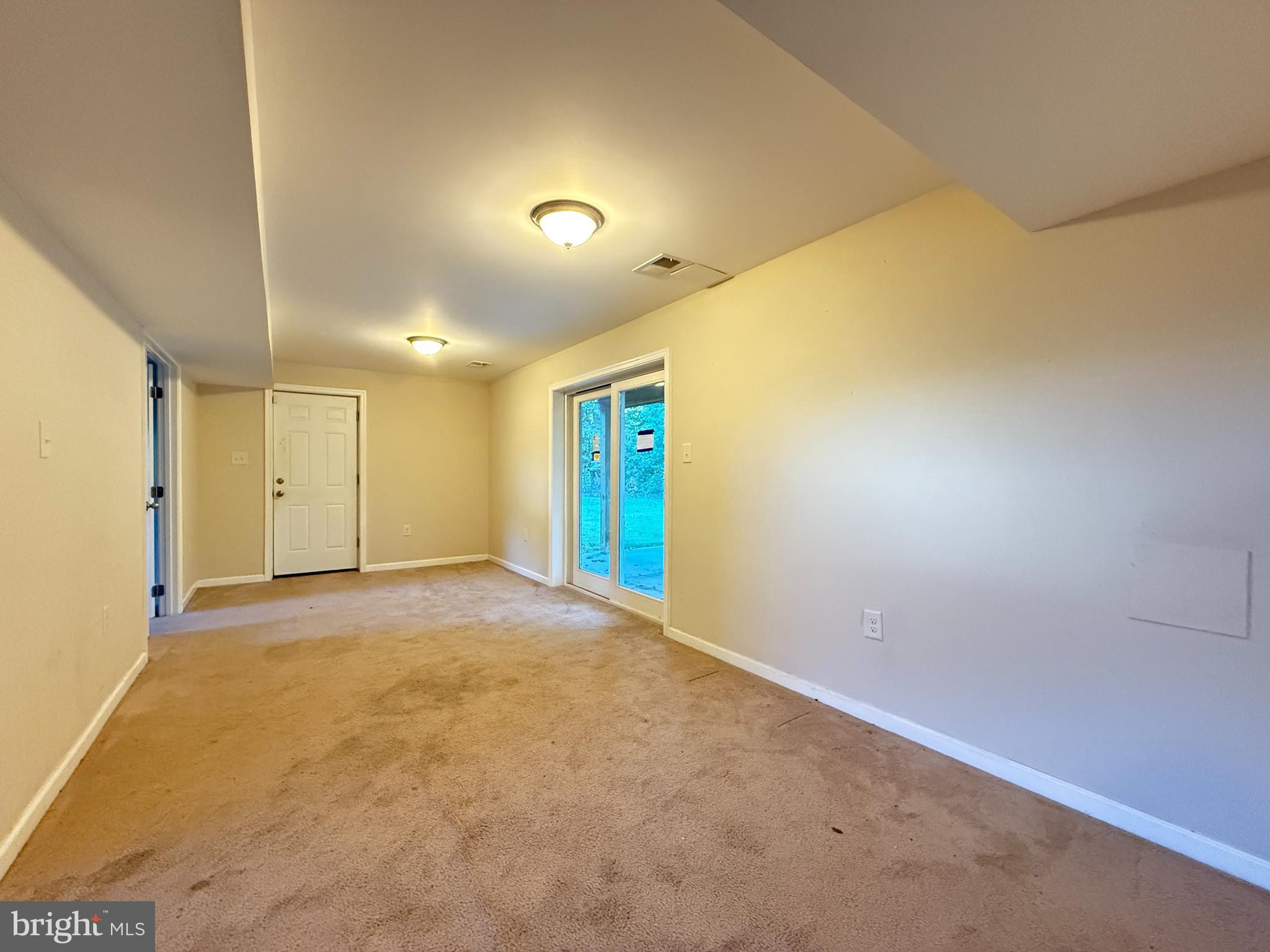 COUNTRY LAKES - Residential