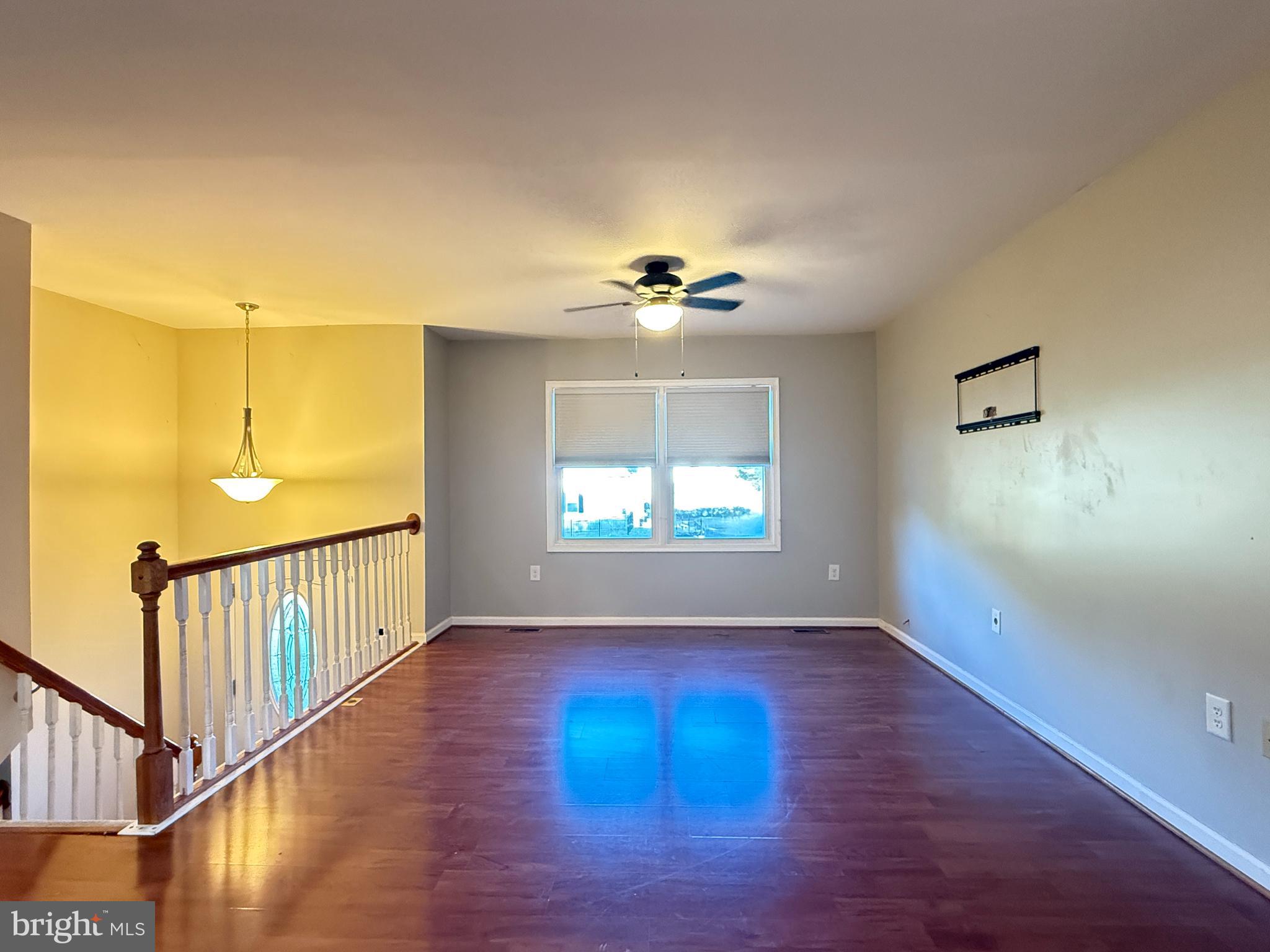 COUNTRY LAKES - Residential