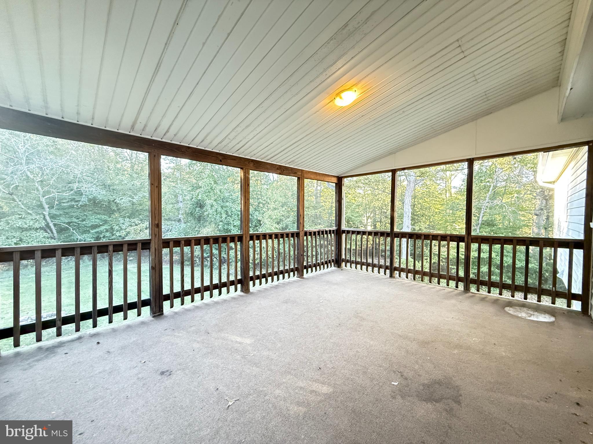 COUNTRY LAKES - Residential