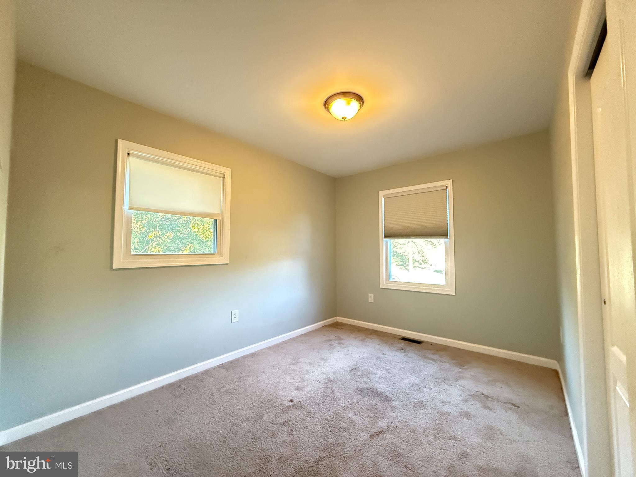 COUNTRY LAKES - Residential