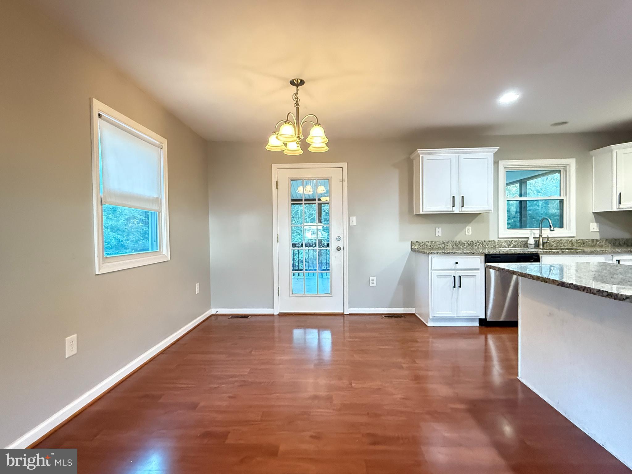 COUNTRY LAKES - Residential