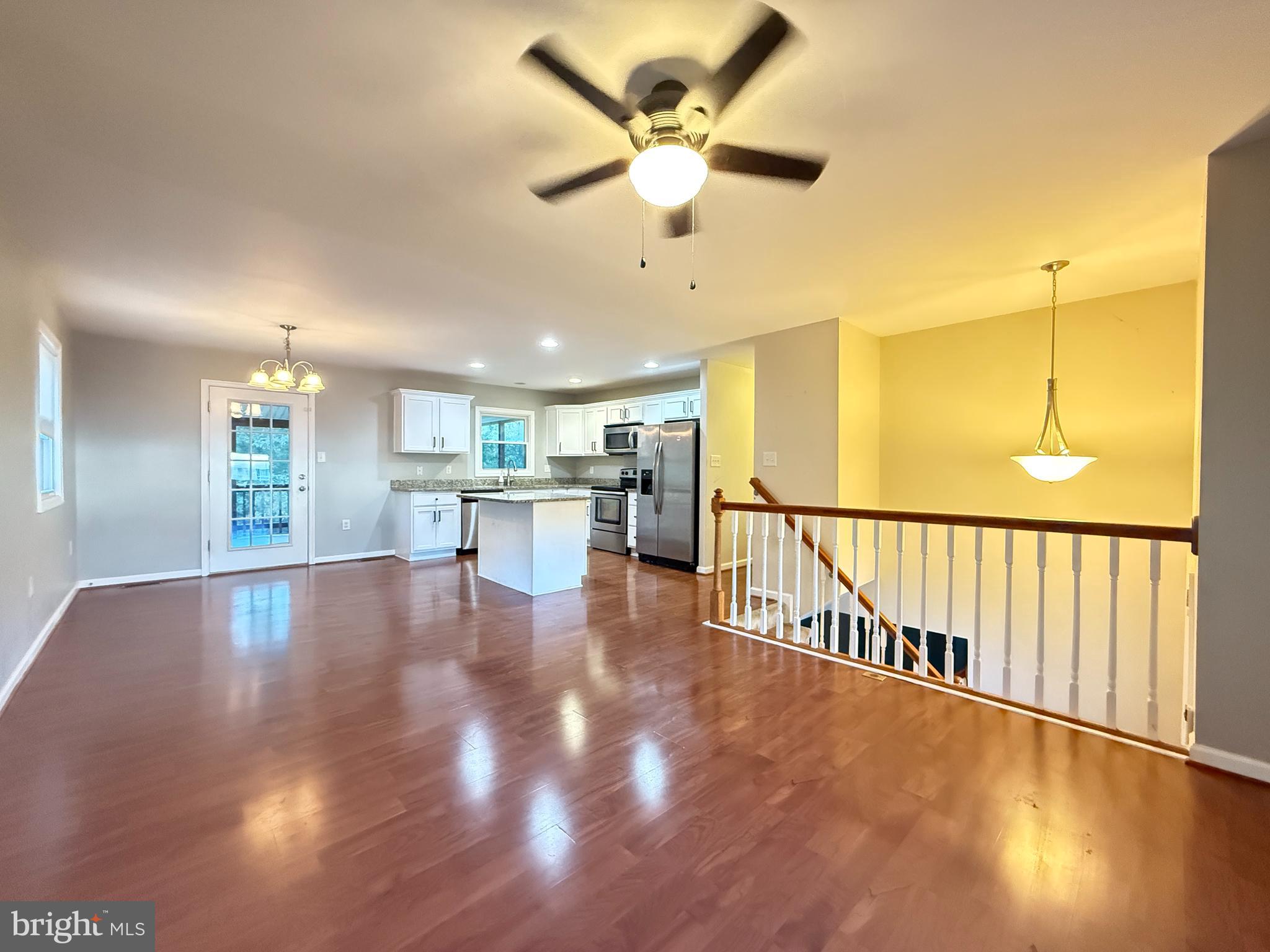 COUNTRY LAKES - Residential