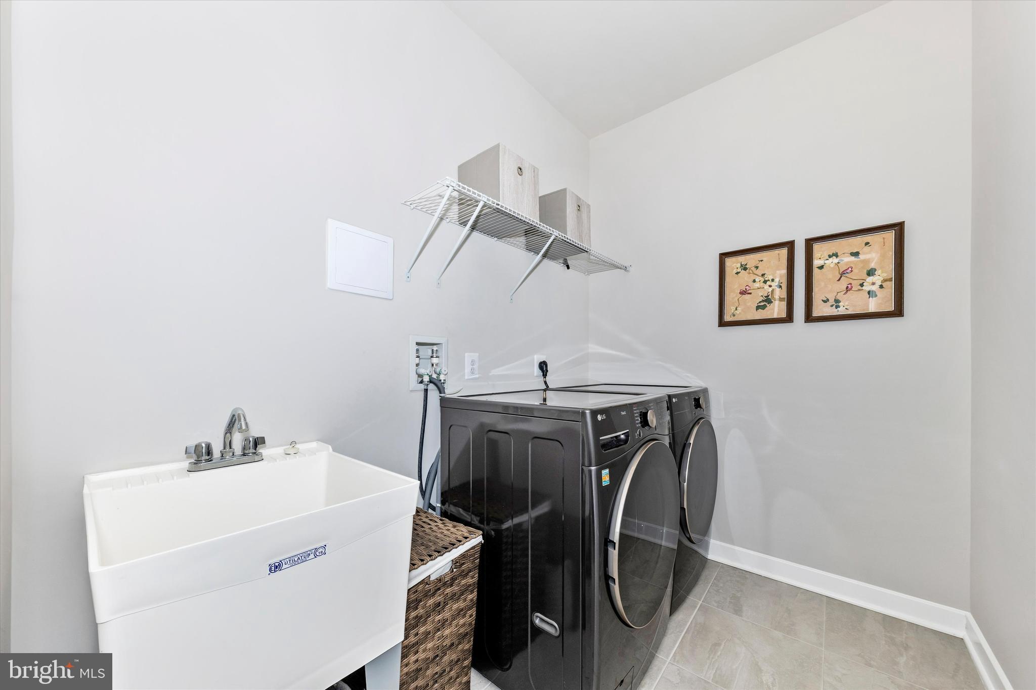 BELLE AIR TOWNHOMES - Residential