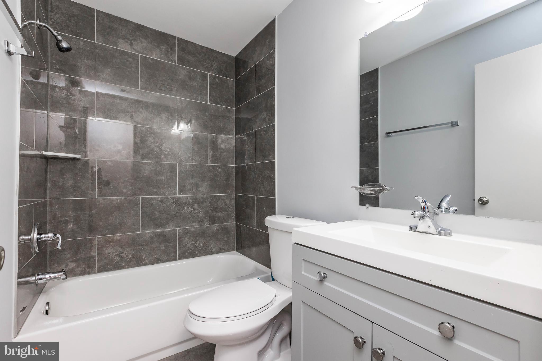 FARMINGDALE - Residential