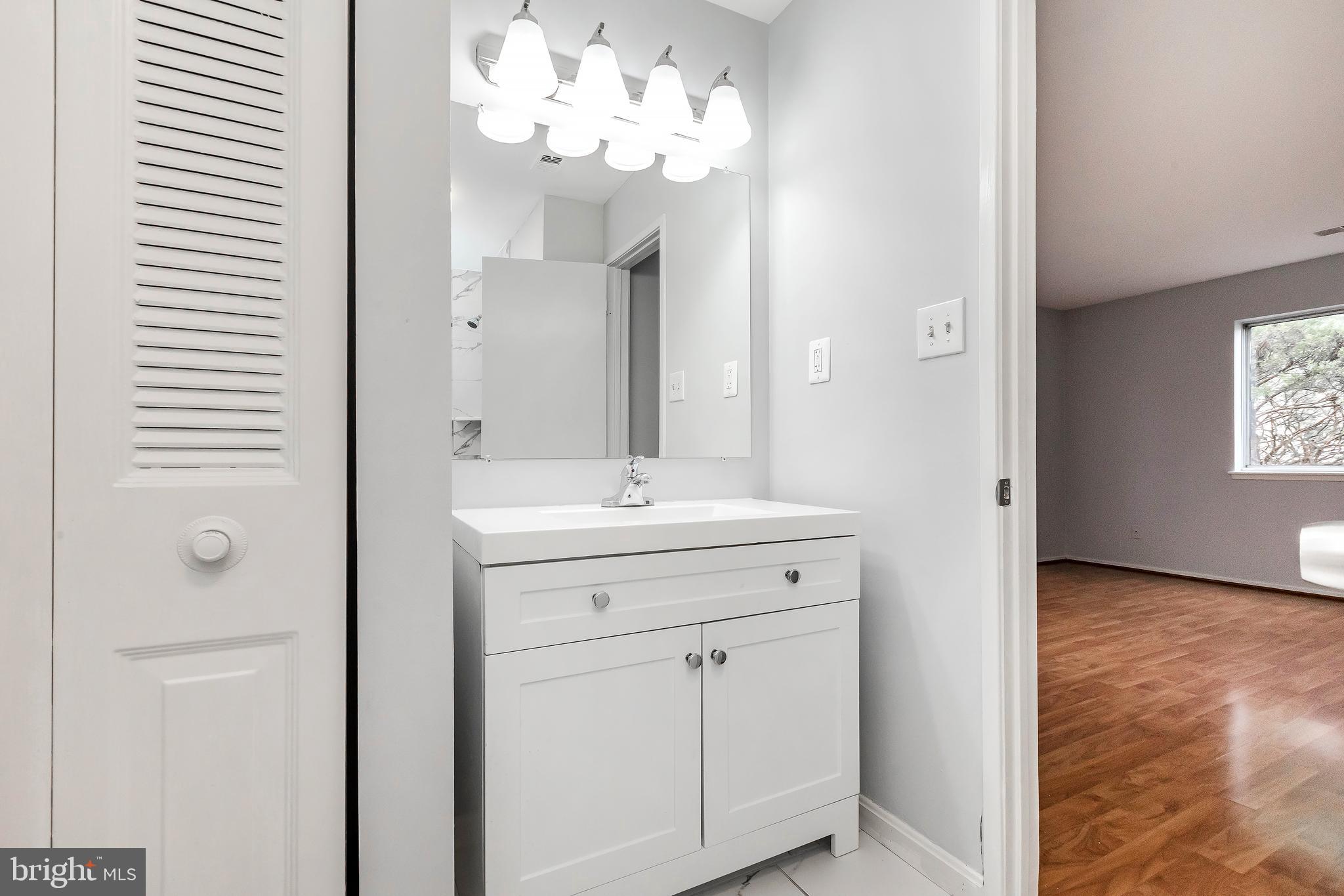 FARMINGDALE - Residential