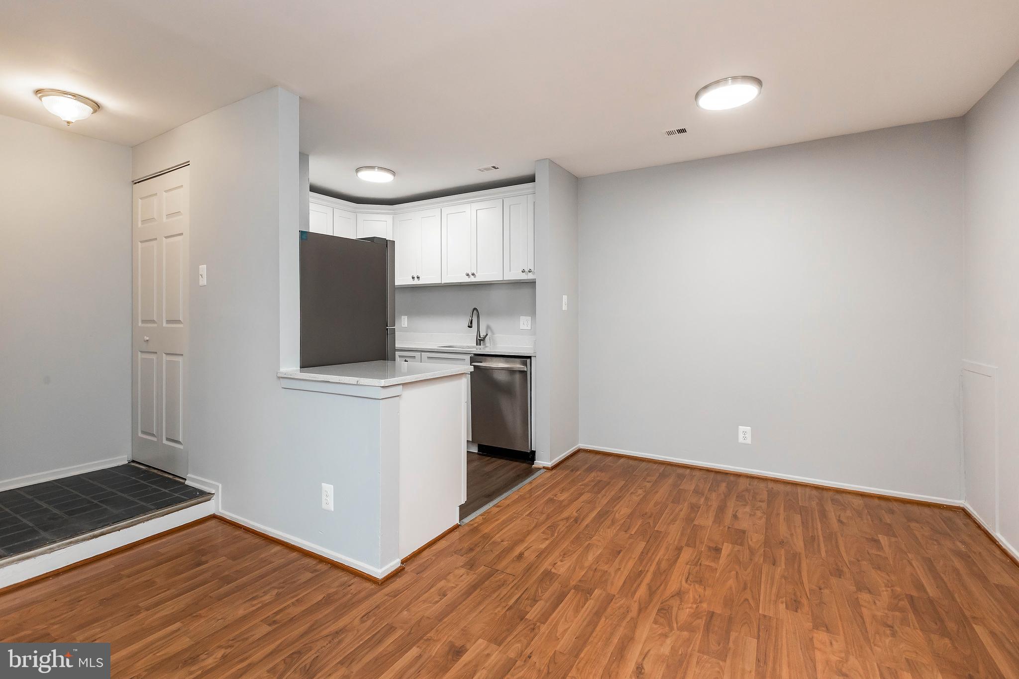 FARMINGDALE - Residential