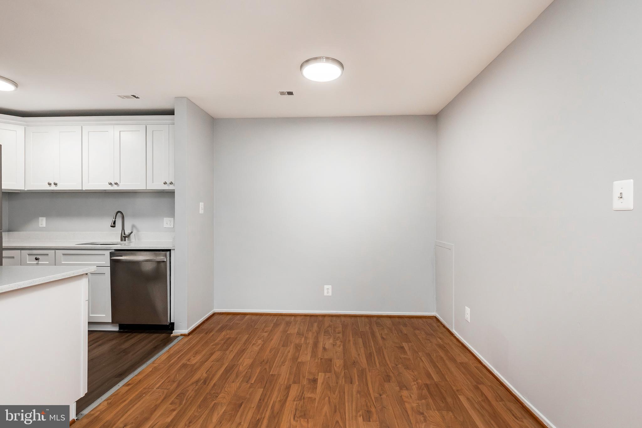 FARMINGDALE - Residential