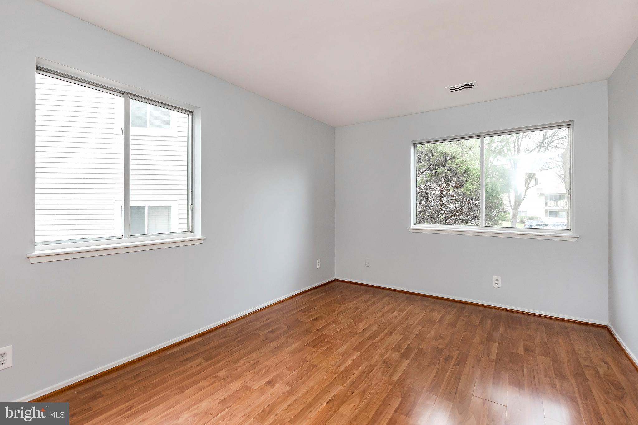 FARMINGDALE - Residential