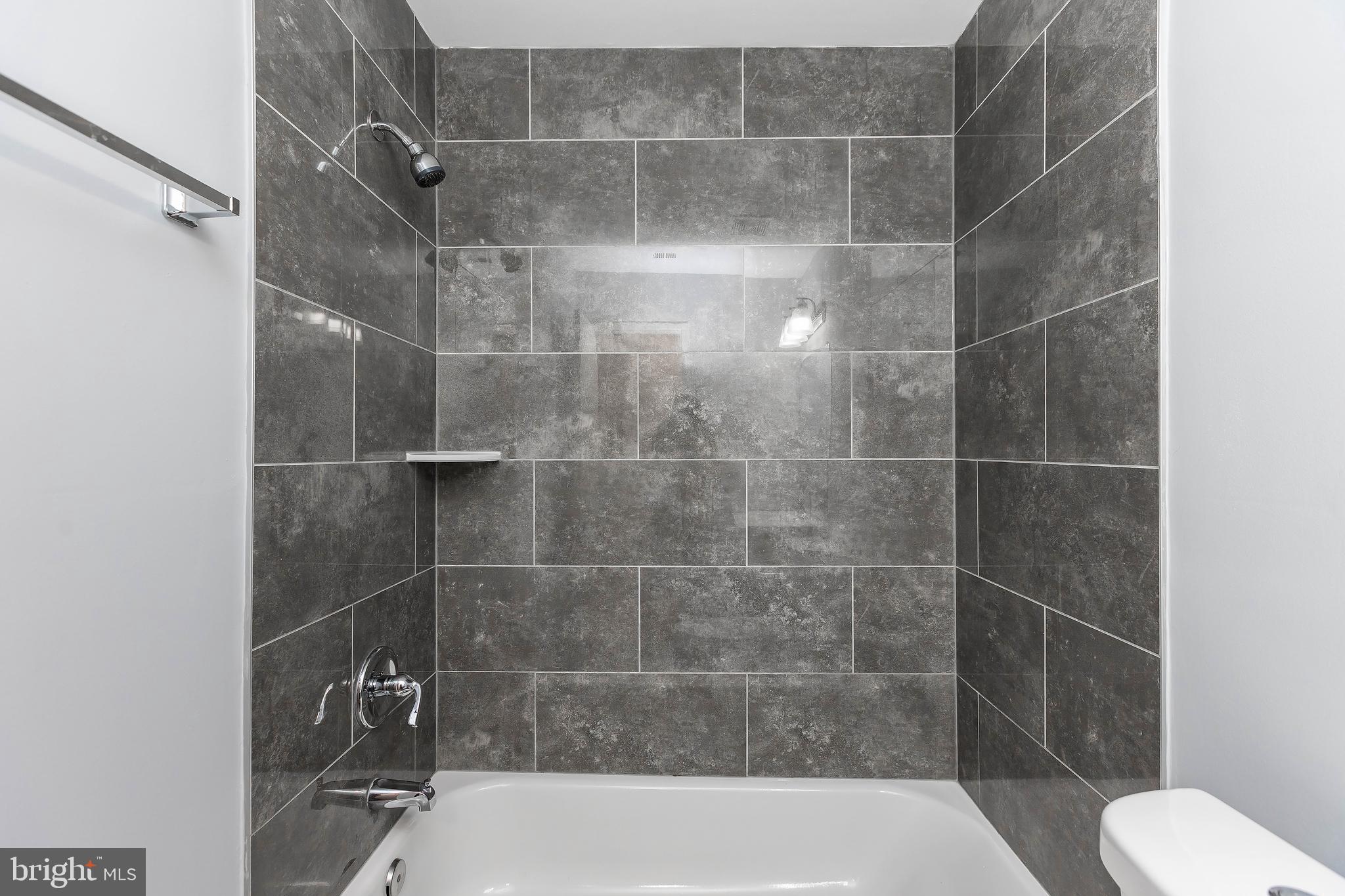 FARMINGDALE - Residential