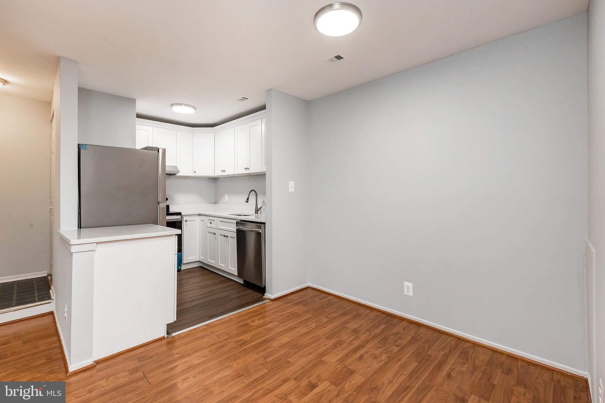 FARMINGDALE - Residential