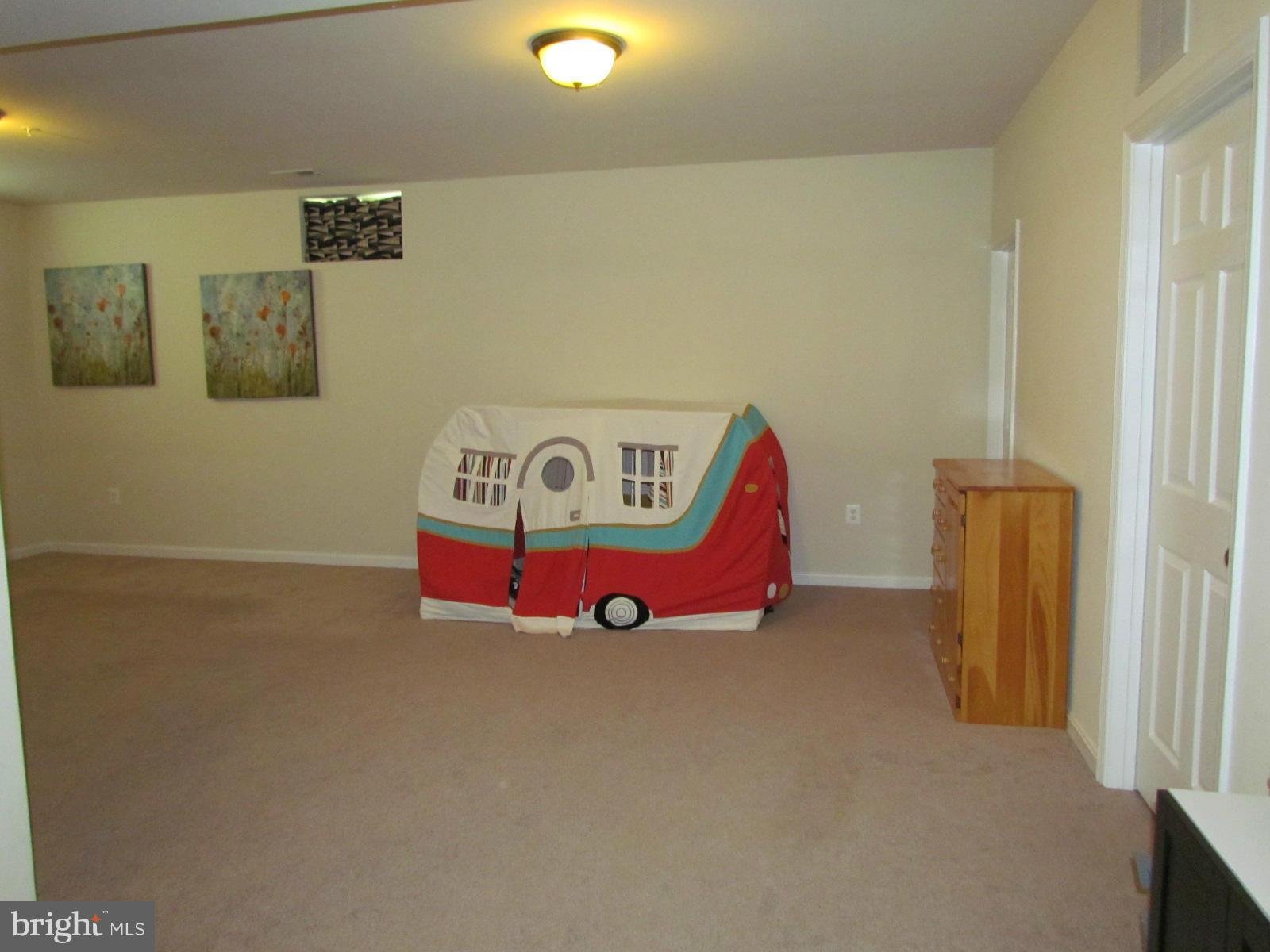 ELIZABETH HILLS PHASE 1 - Residential Lease