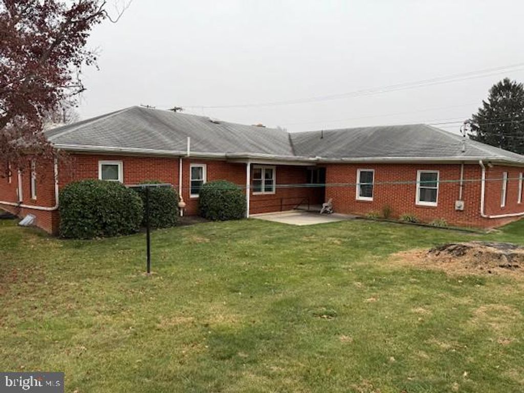 Photo of 300 N Franklin St, WAYNESBORO, PA 17268 (MLS # PAFL2031400)