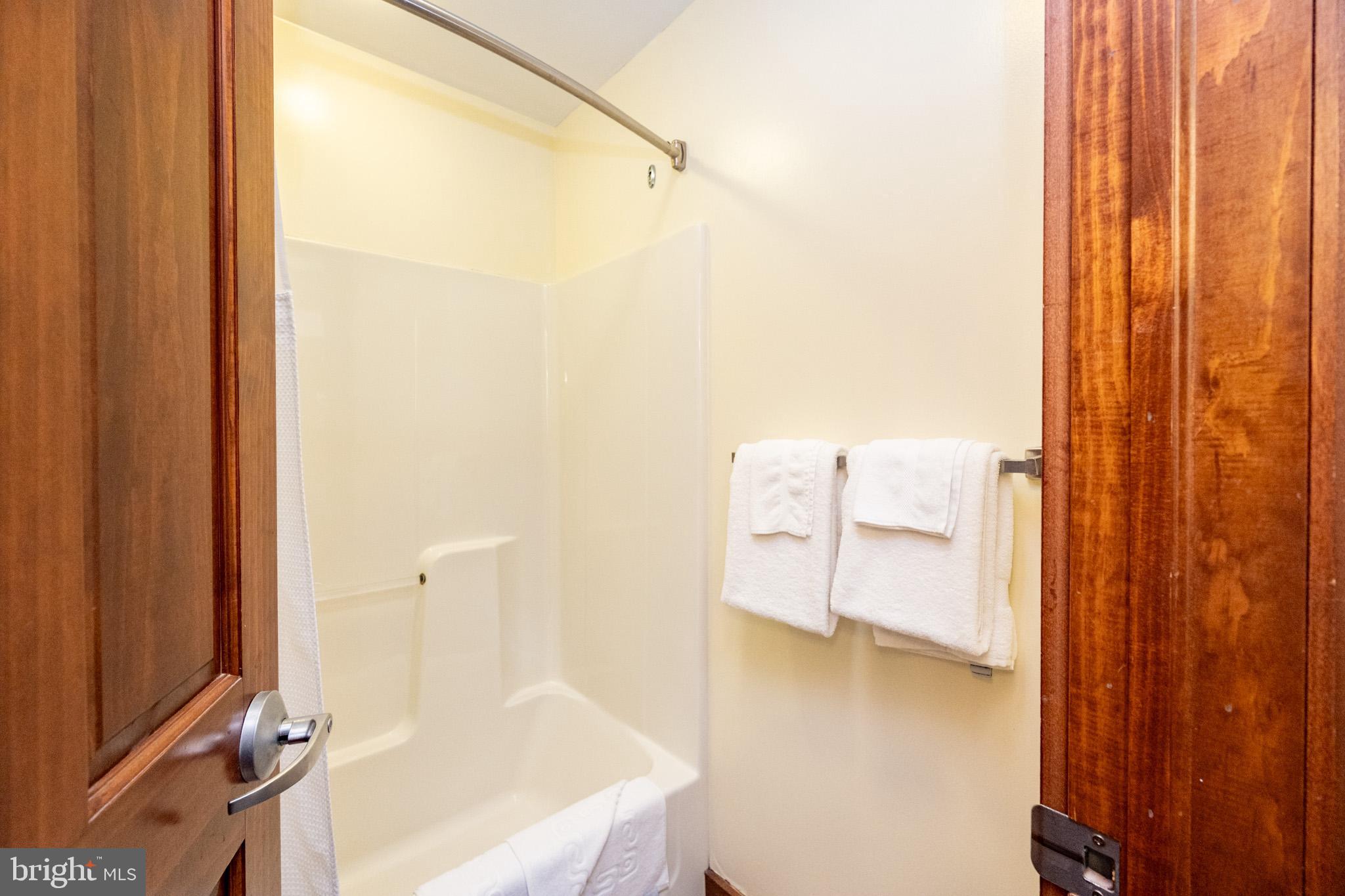 SILVER TREE SUITES - Residential