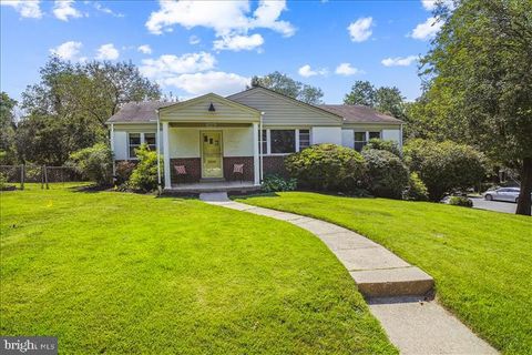 Photo of 8518 Grubb Road, CHEVY CHASE, MD 20815 (MLS # MDMC2164112)