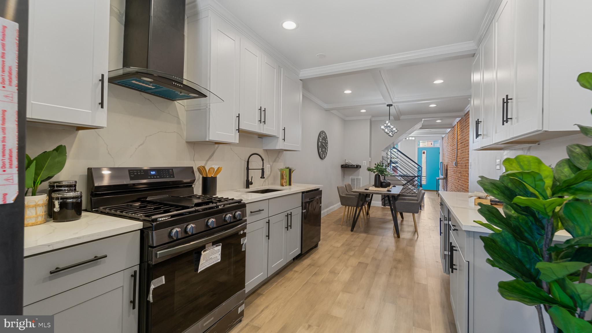 LOCUST POINT - Residential