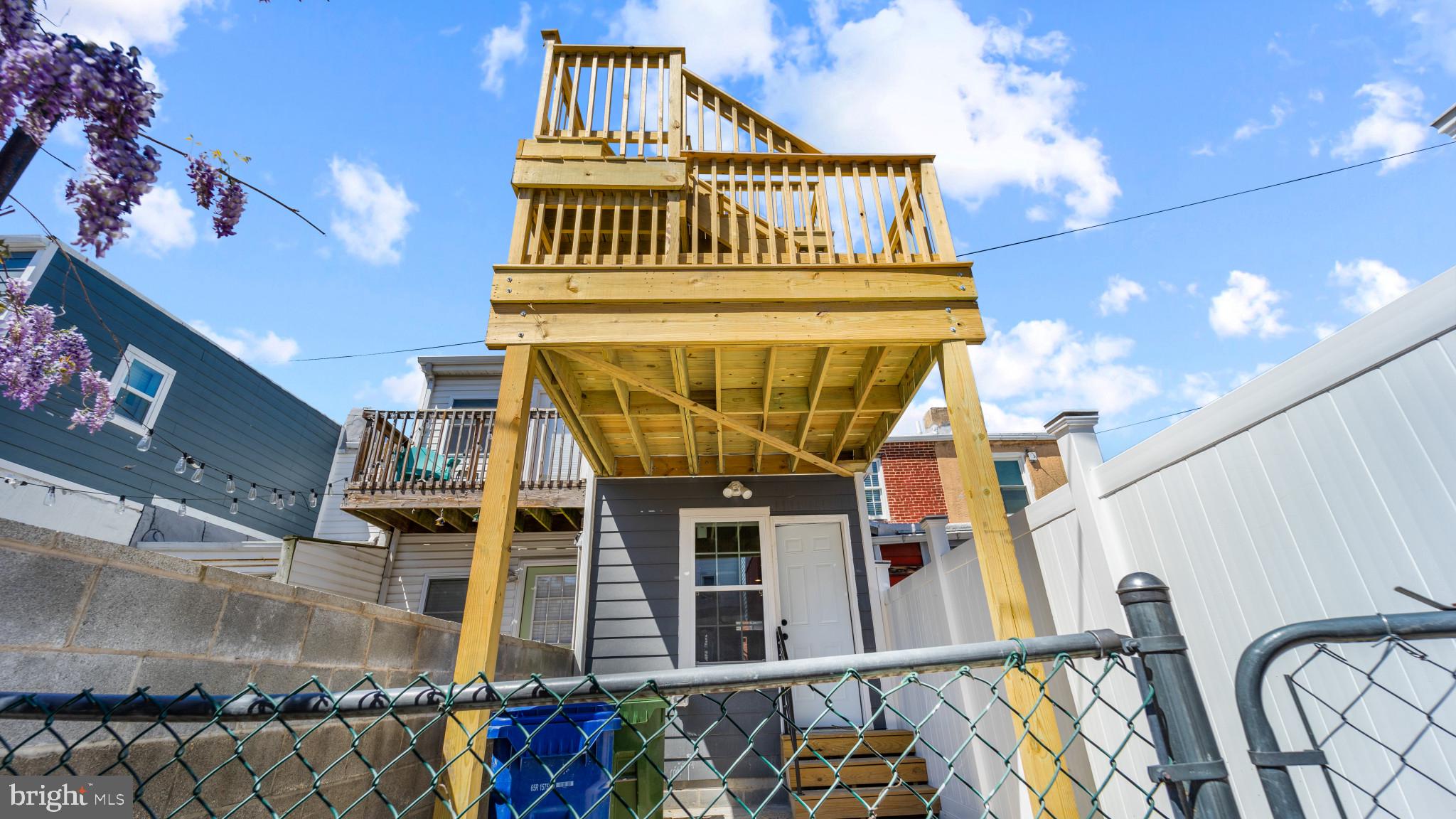 LOCUST POINT - Residential