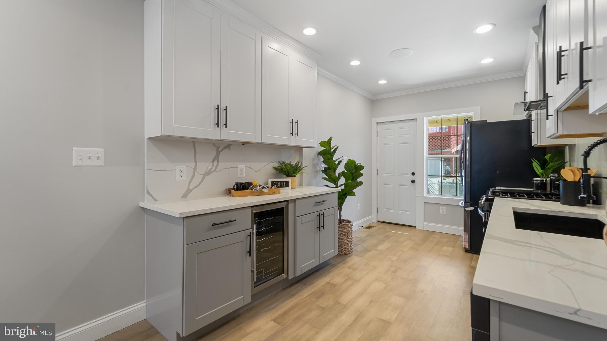 LOCUST POINT - Residential