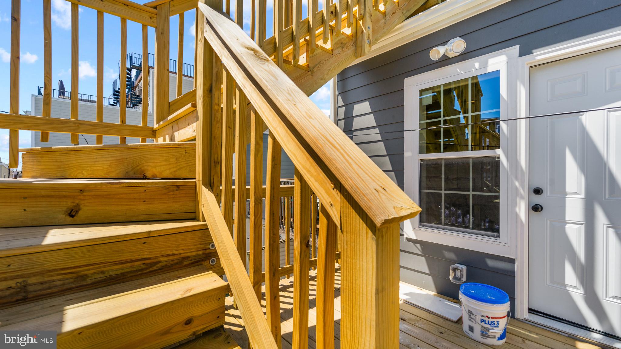 LOCUST POINT - Residential