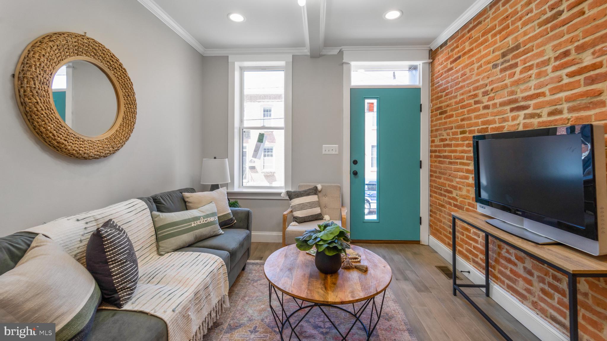 LOCUST POINT - Residential