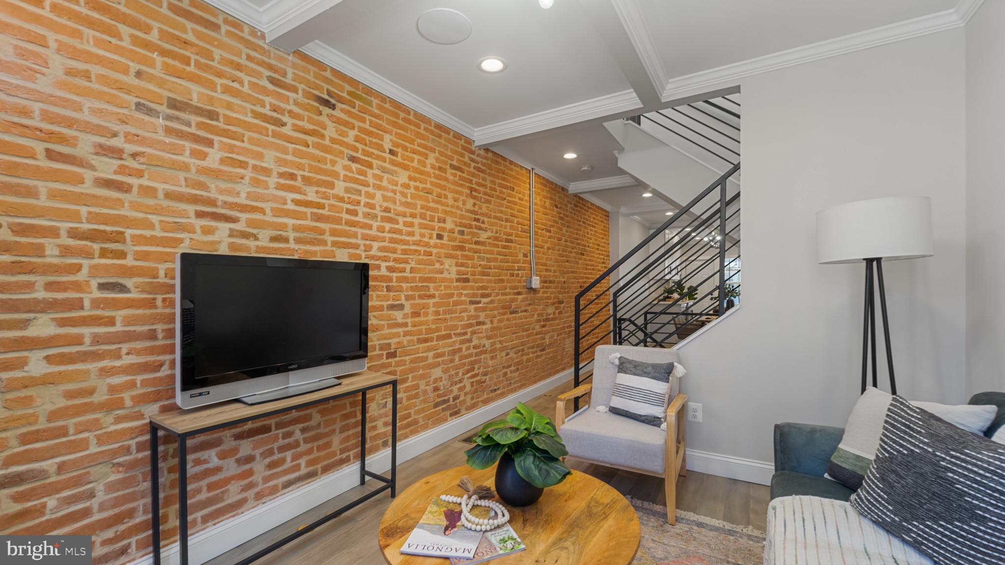 LOCUST POINT - Residential