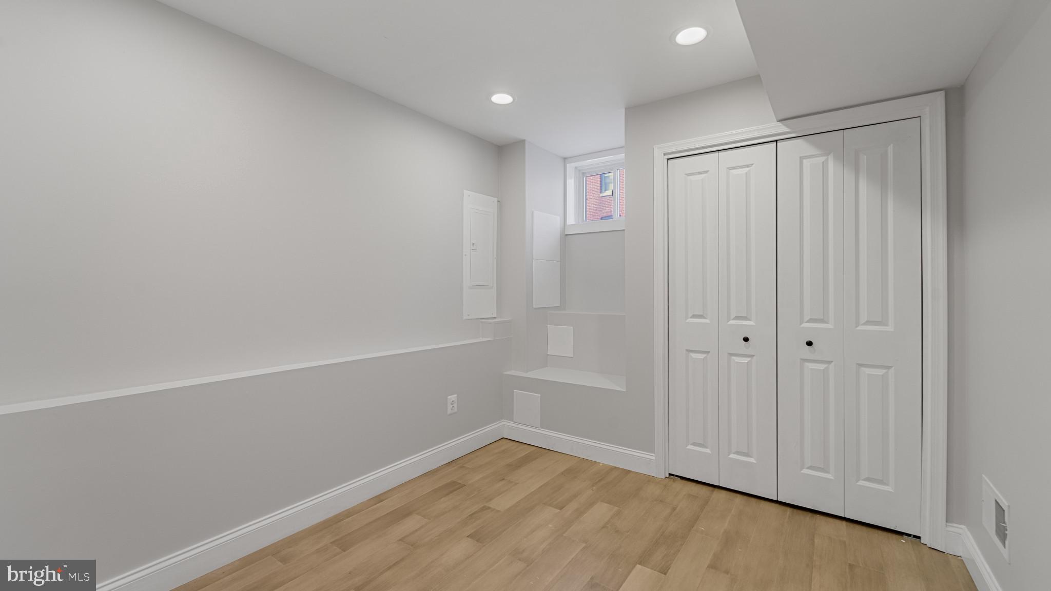 LOCUST POINT - Residential