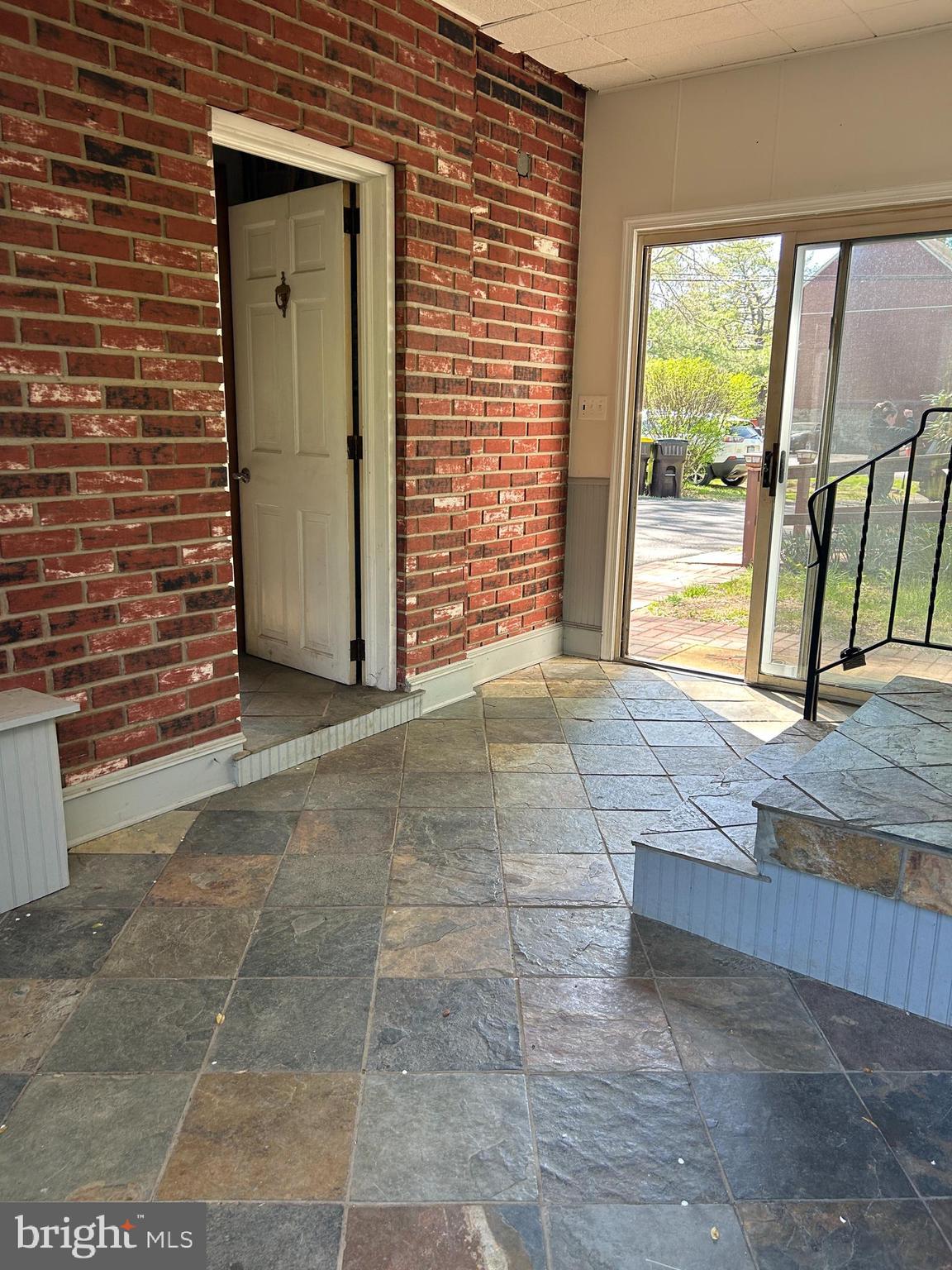 000 - Residential Lease