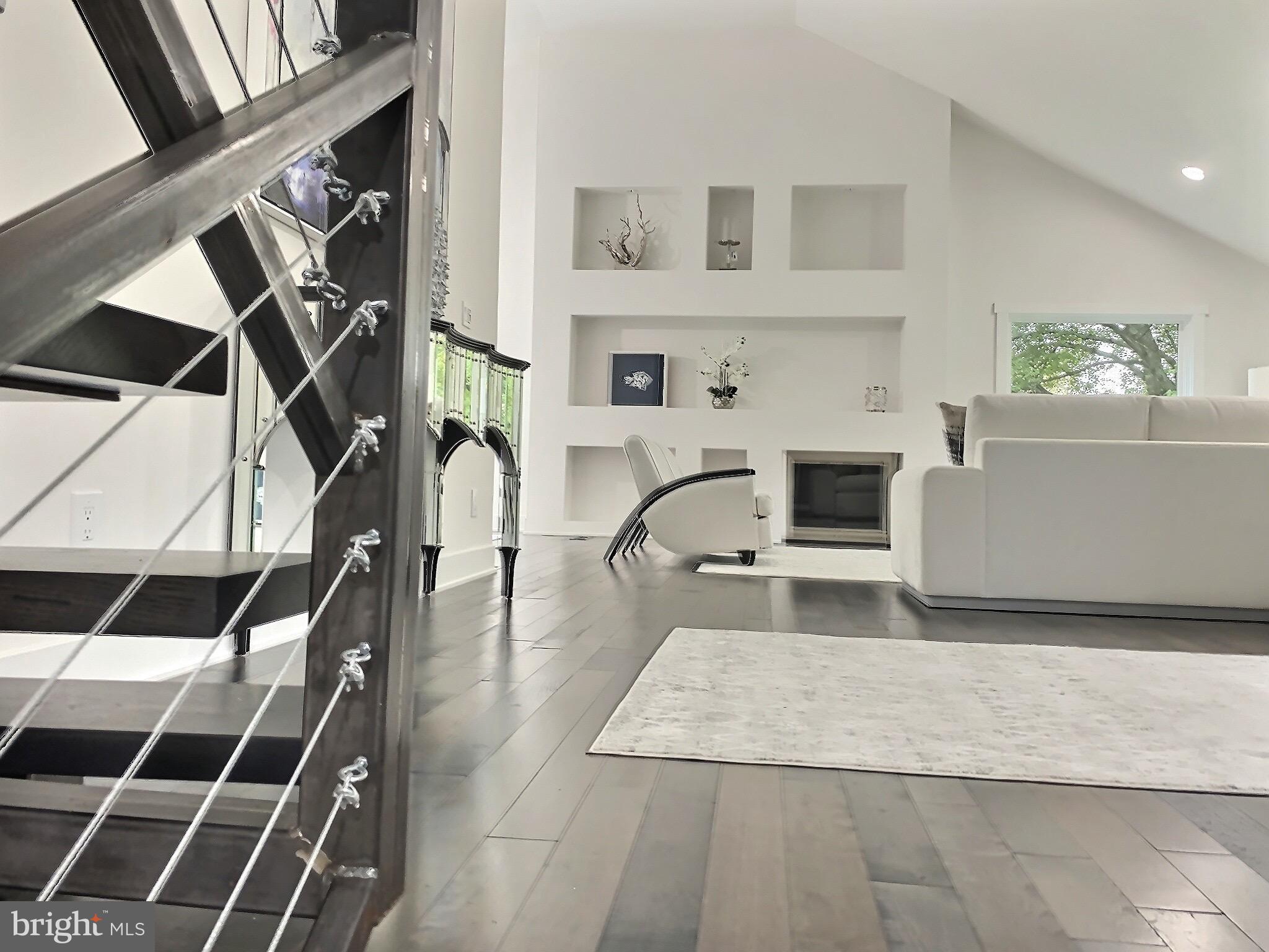 POTOMAC OUTSIDE - Residential