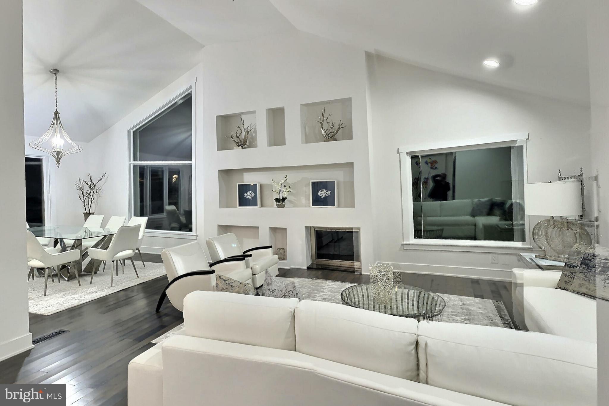 POTOMAC OUTSIDE - Residential