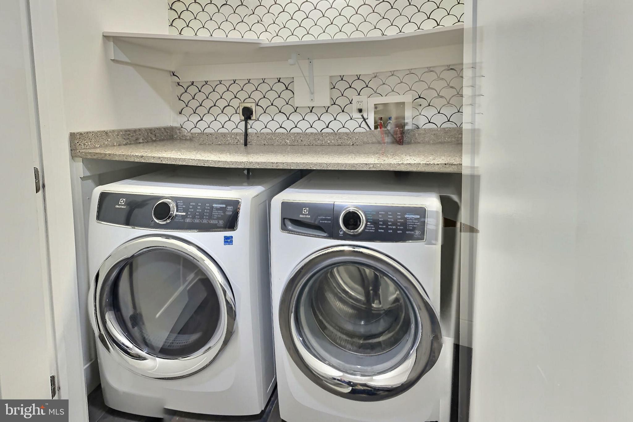 POTOMAC OUTSIDE - Residential