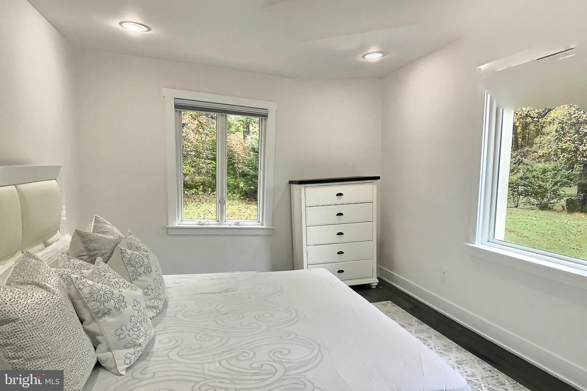 POTOMAC OUTSIDE - Residential