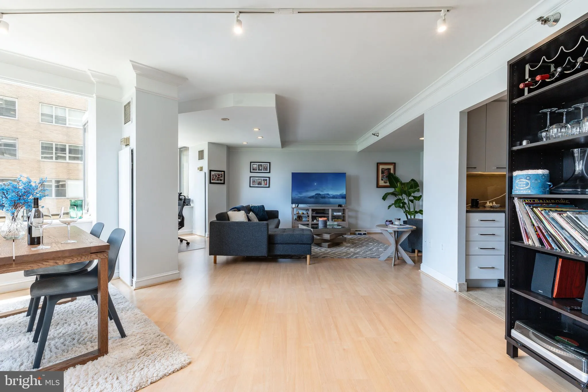 Philadelphia, Pennsylvania 19103, United States, 2 Bedrooms Bedrooms, ,3 BathroomsBathrooms,Residential,Active,174376