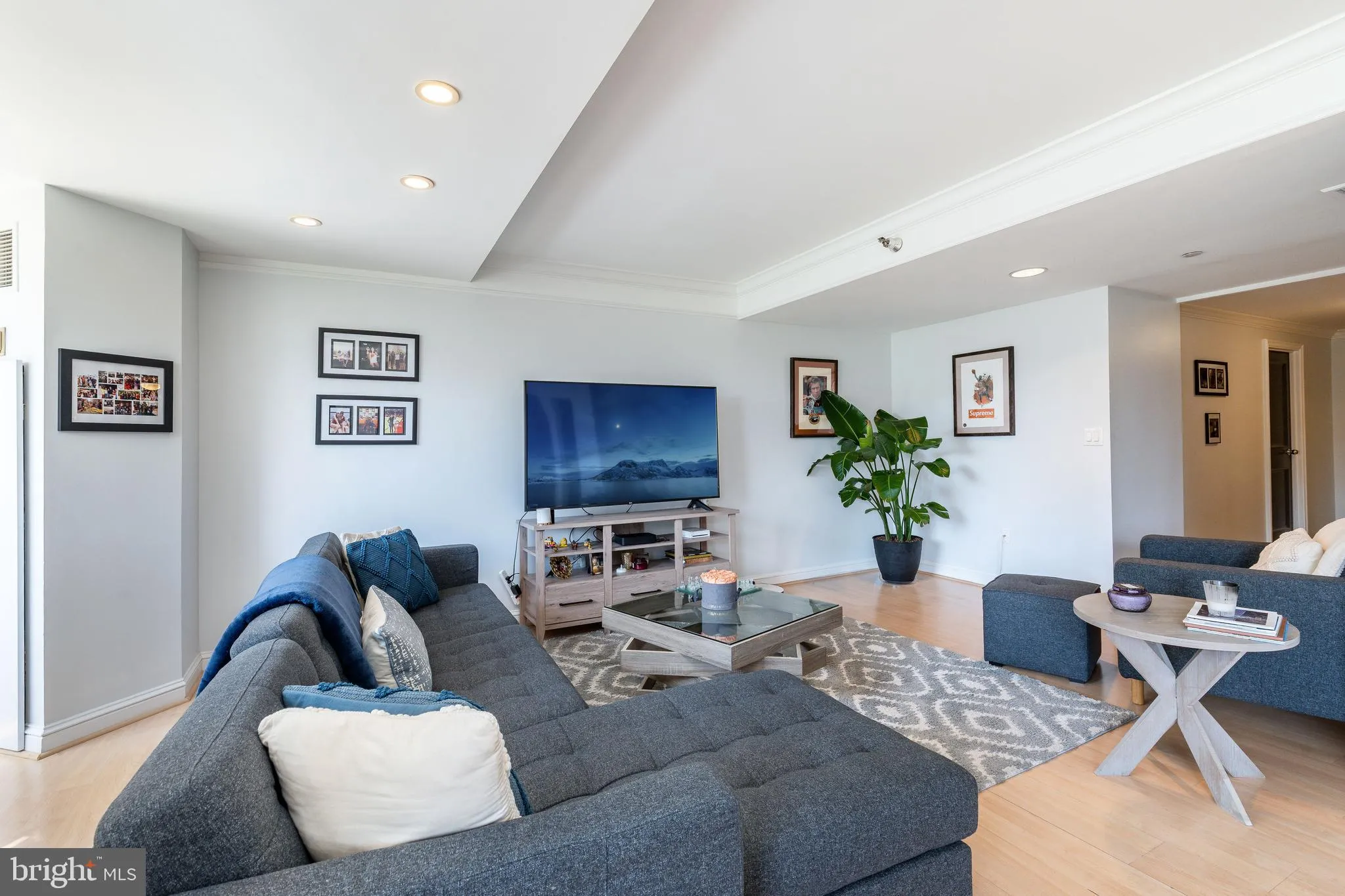 Philadelphia, Pennsylvania 19103, United States, 2 Bedrooms Bedrooms, ,3 BathroomsBathrooms,Residential,Active,174376