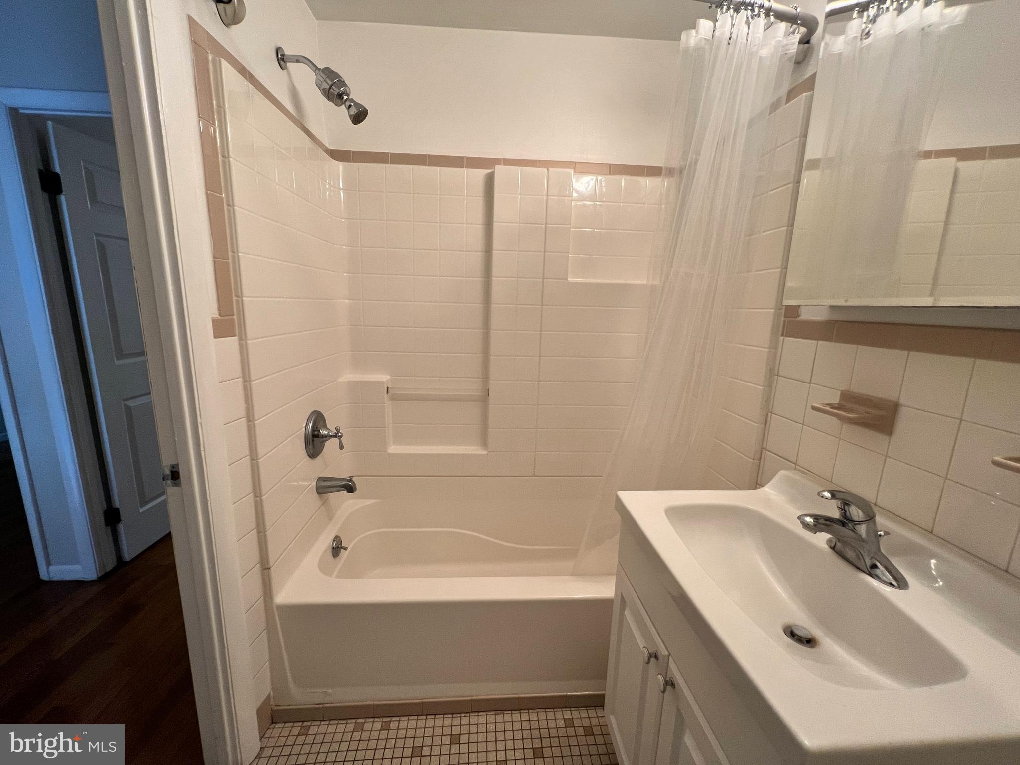 CENTER CITY - Residential Lease