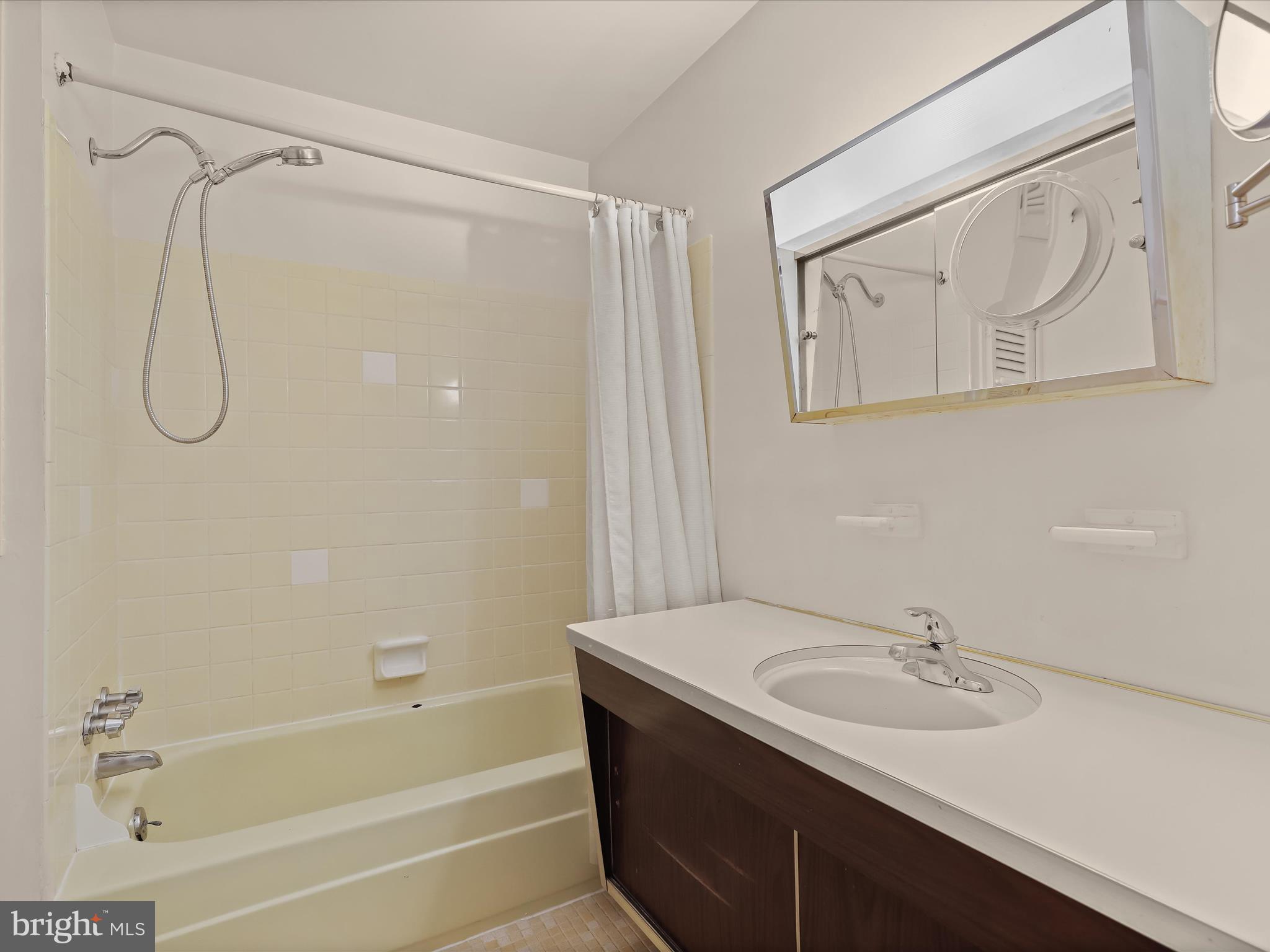 RIPPLING ESTATES - Residential