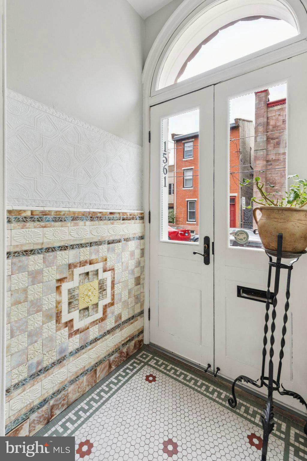 1561 E MONTGOMERY AVENUE