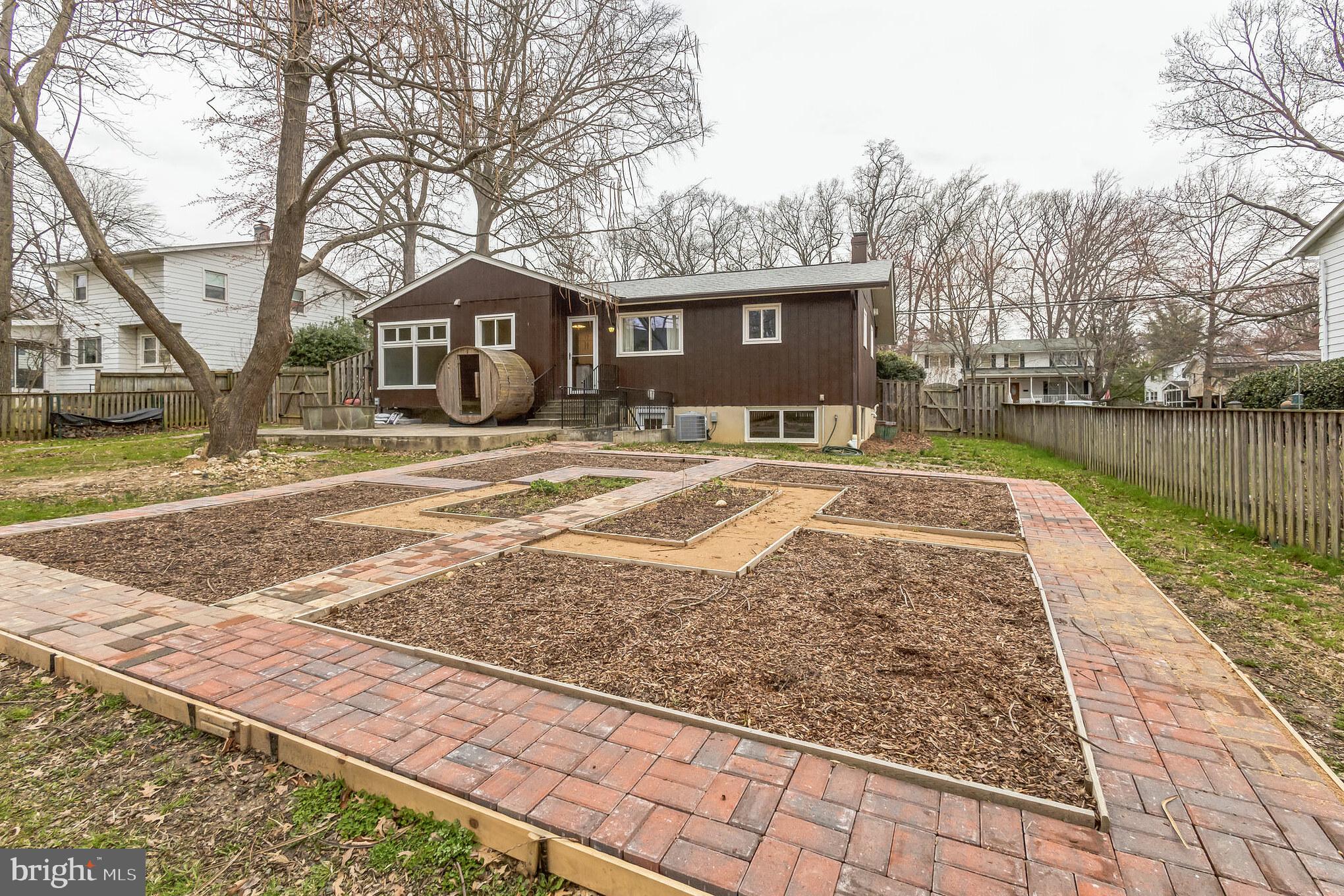 DUNN LORING WOODS - Residential Lease