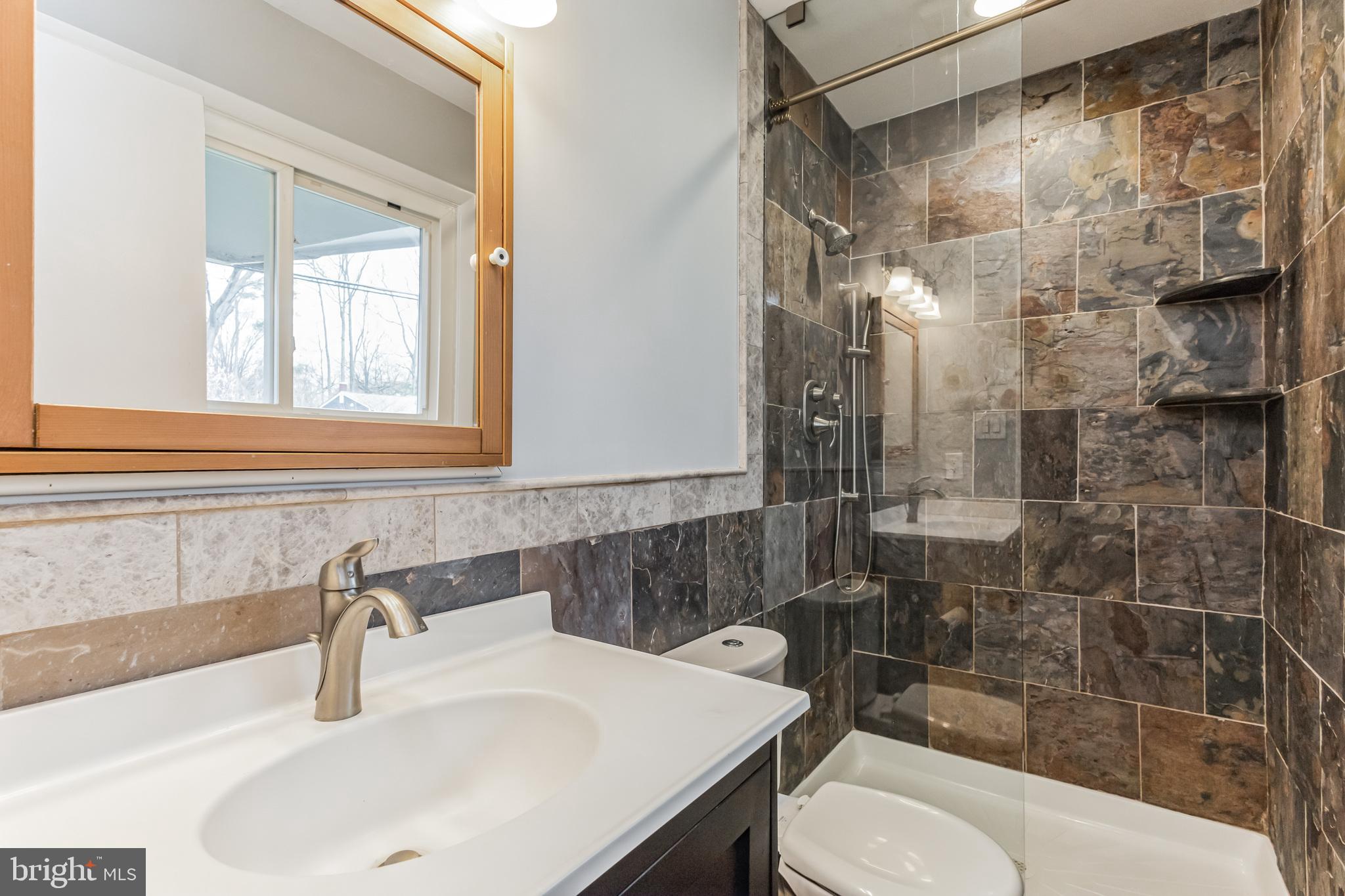 DUNN LORING WOODS - Residential Lease