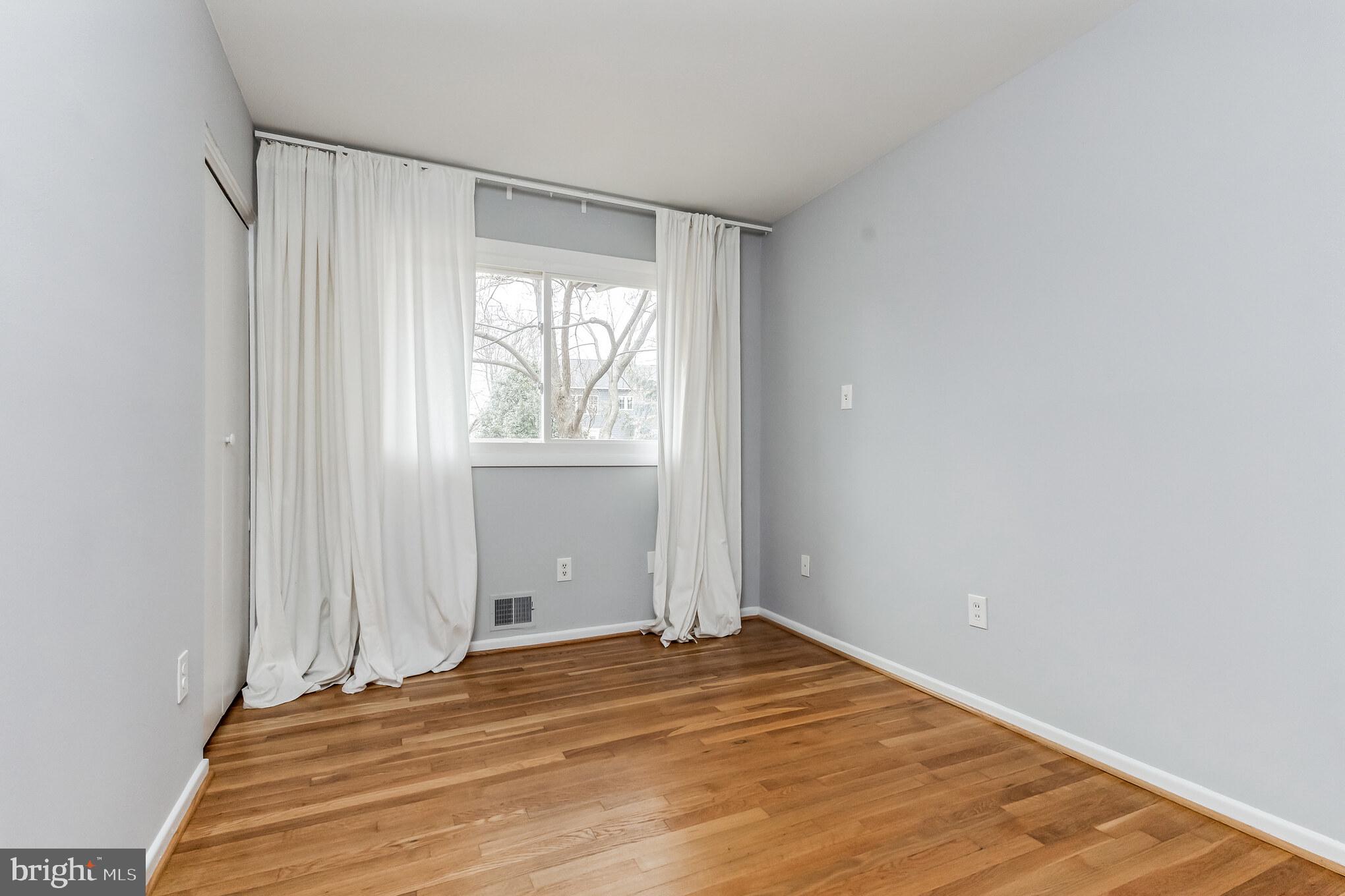 DUNN LORING WOODS - Residential Lease