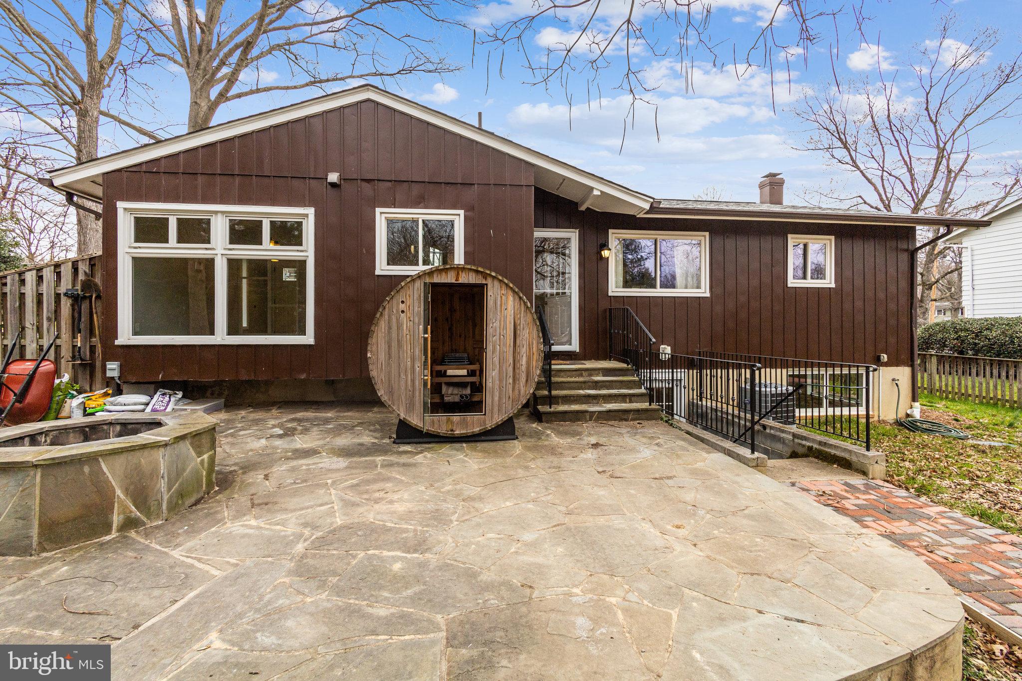 DUNN LORING WOODS - Residential Lease