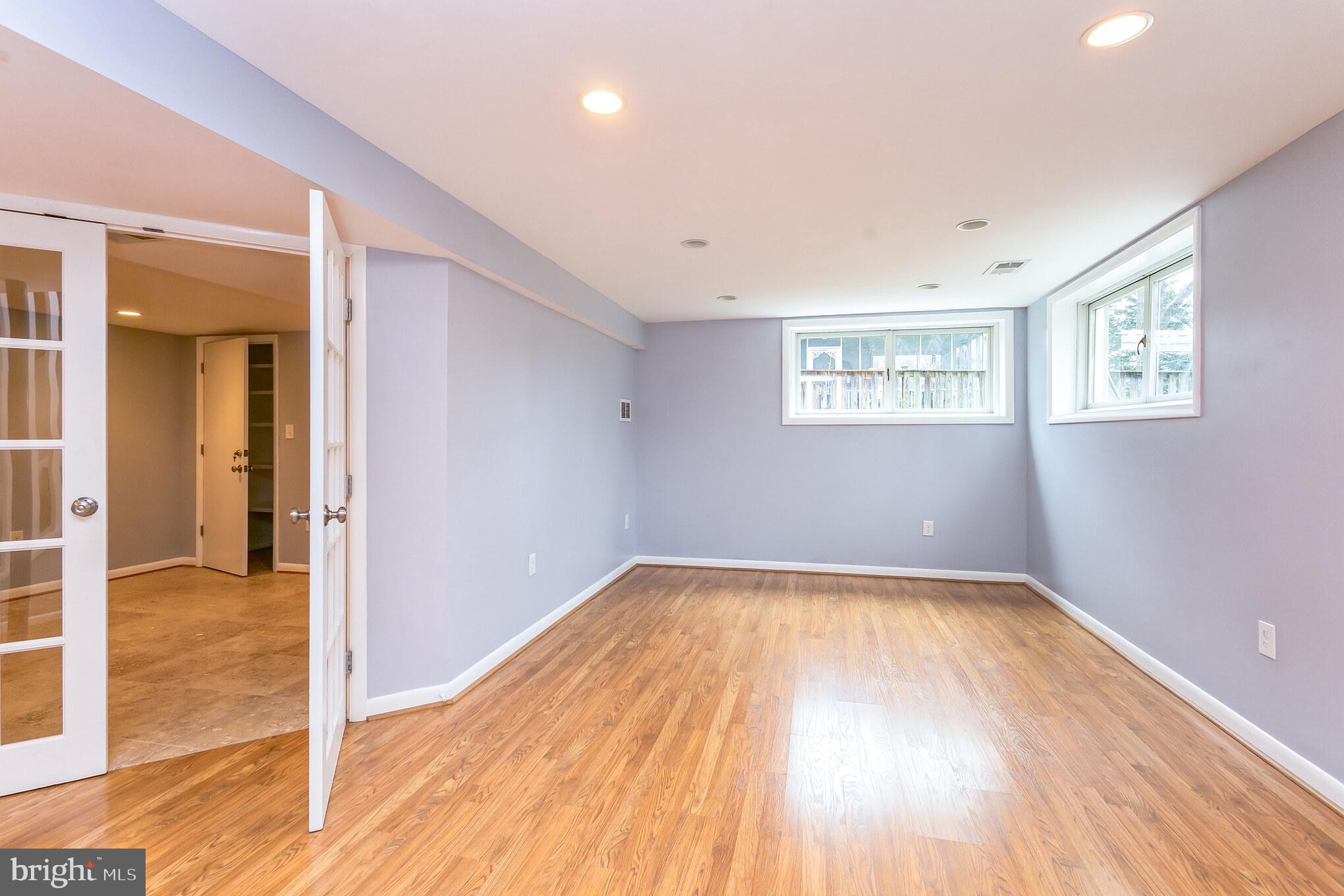 DUNN LORING WOODS - Residential Lease