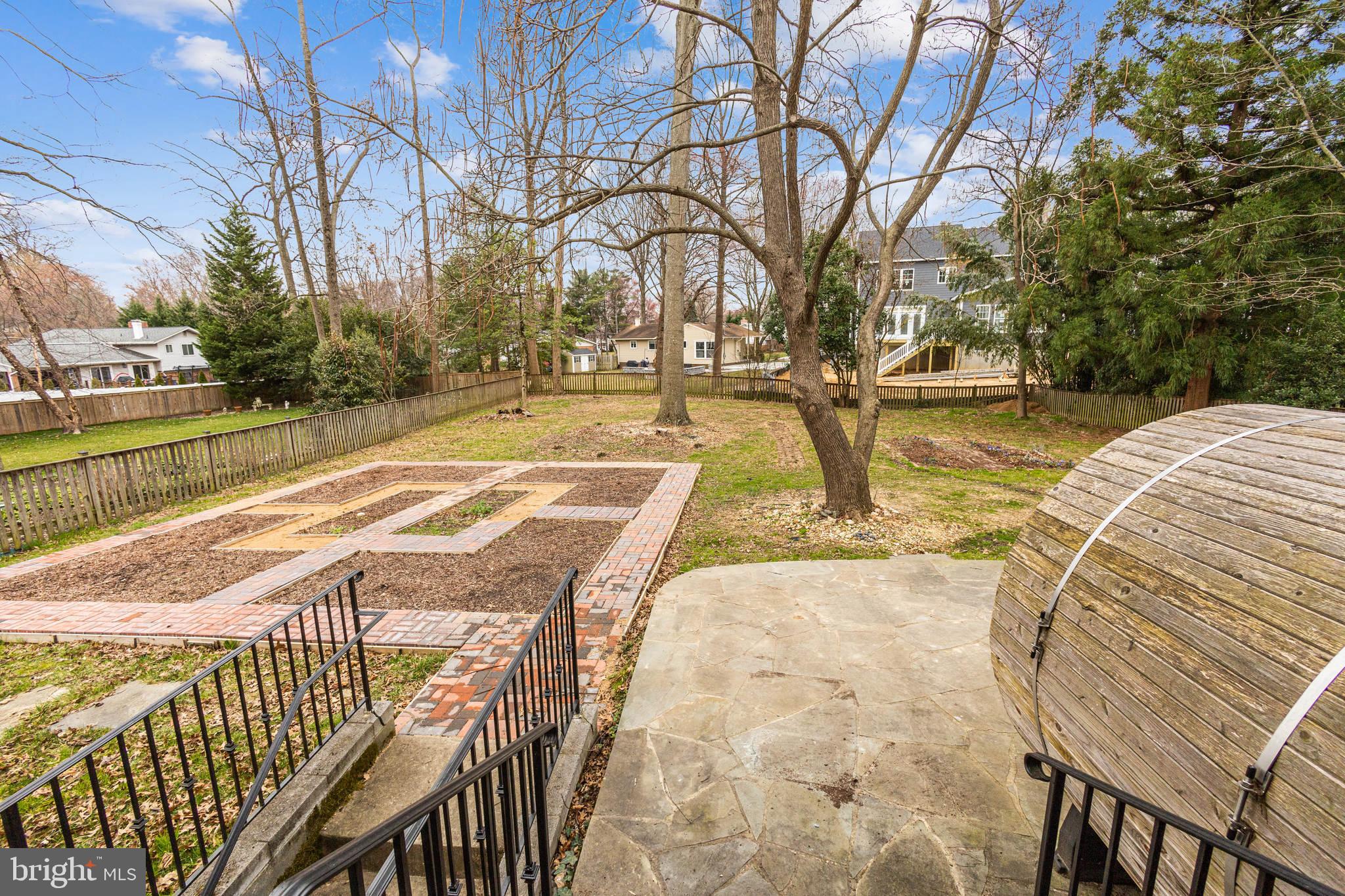 DUNN LORING WOODS - Residential Lease