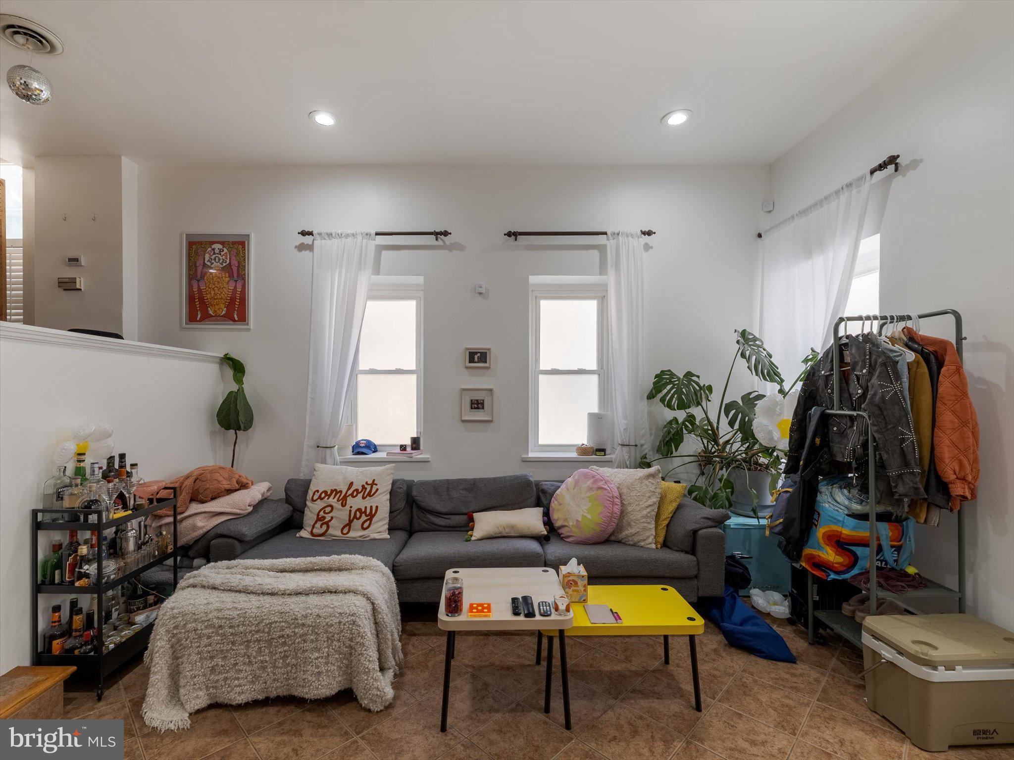 WASHINGTON SQ WEST - Residential Income